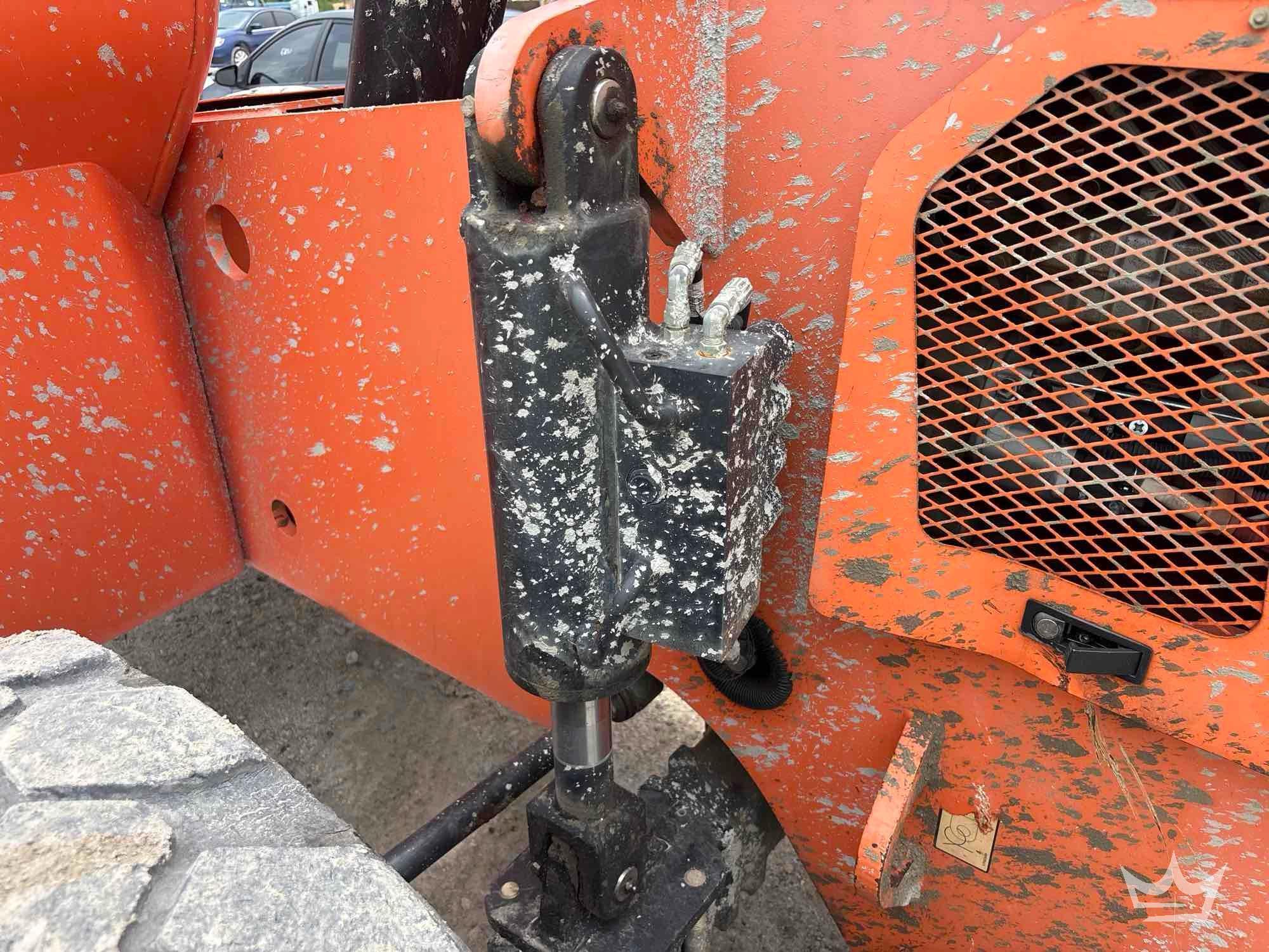 2019 JLG 6042