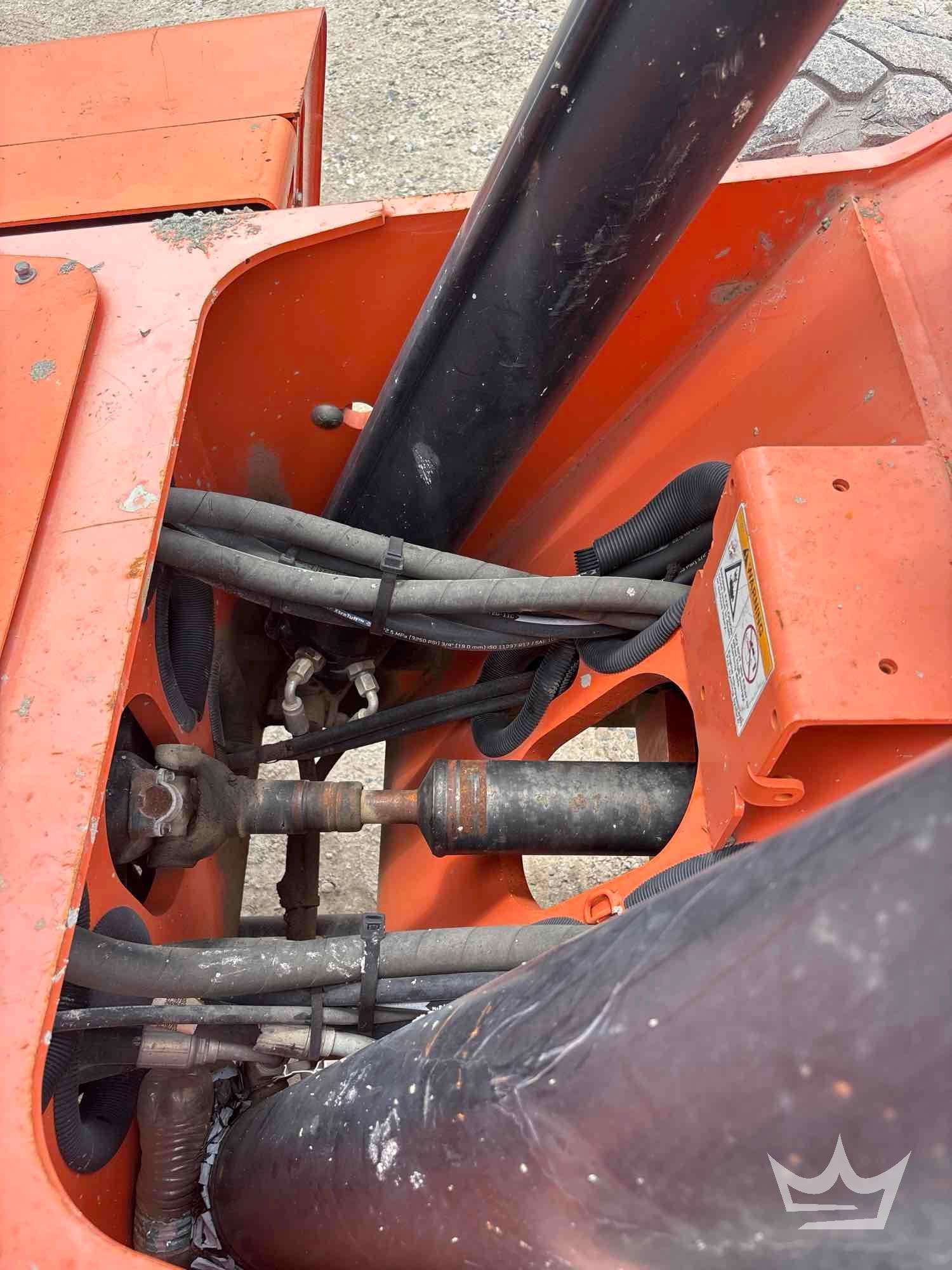 2019 JLG 6042