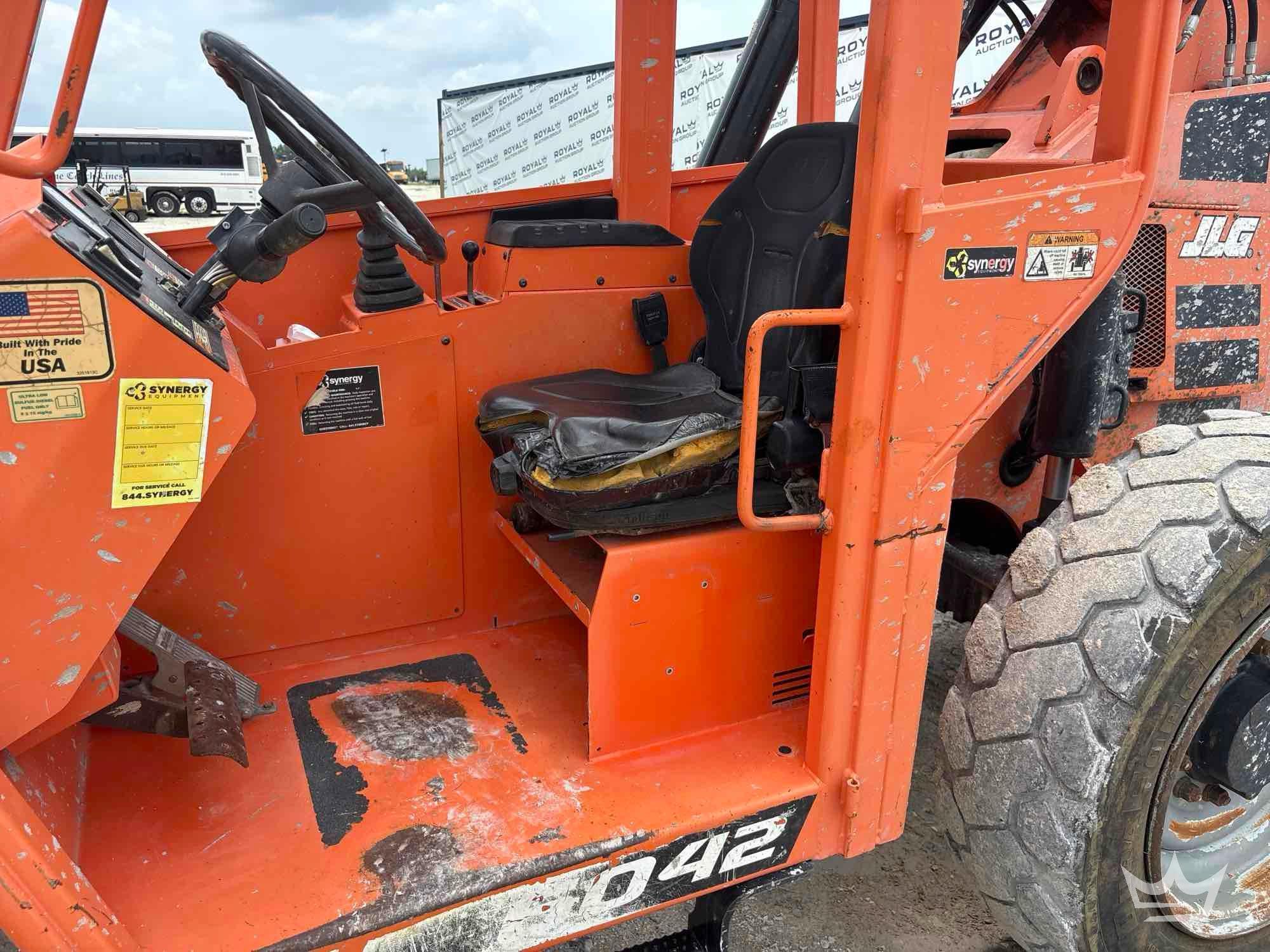 2019 JLG 6042