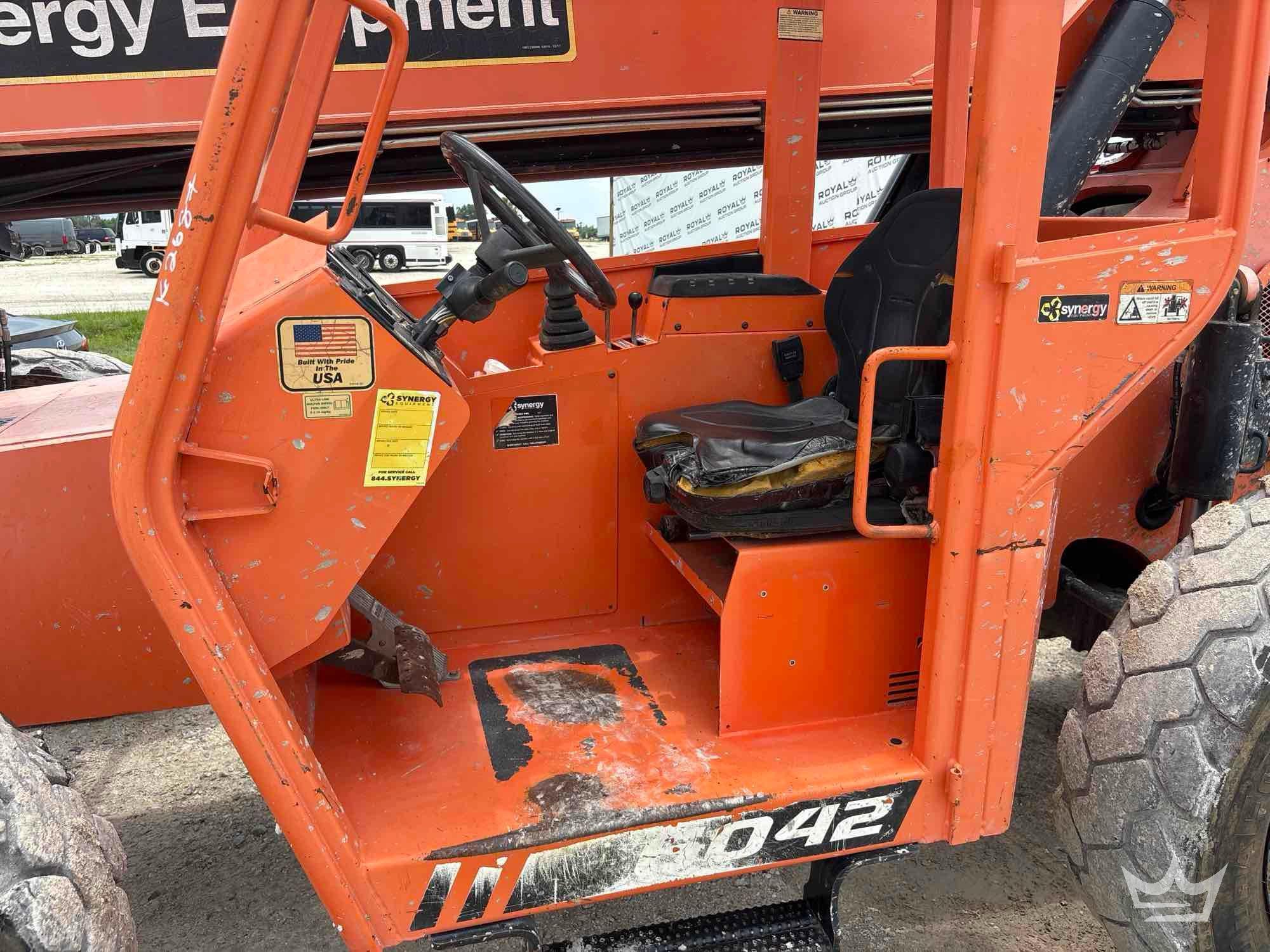 2019 JLG 6042
