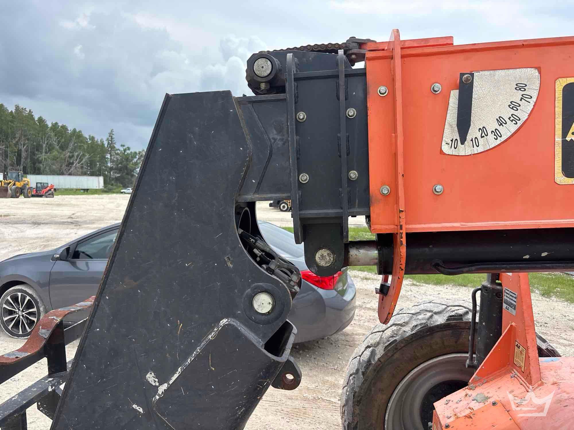 2019 JLG 6042