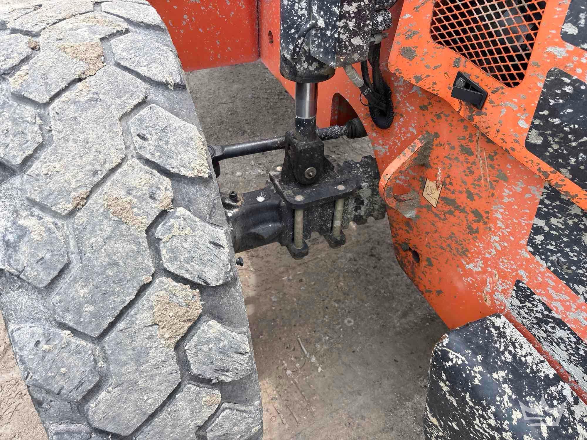 2019 JLG 6042