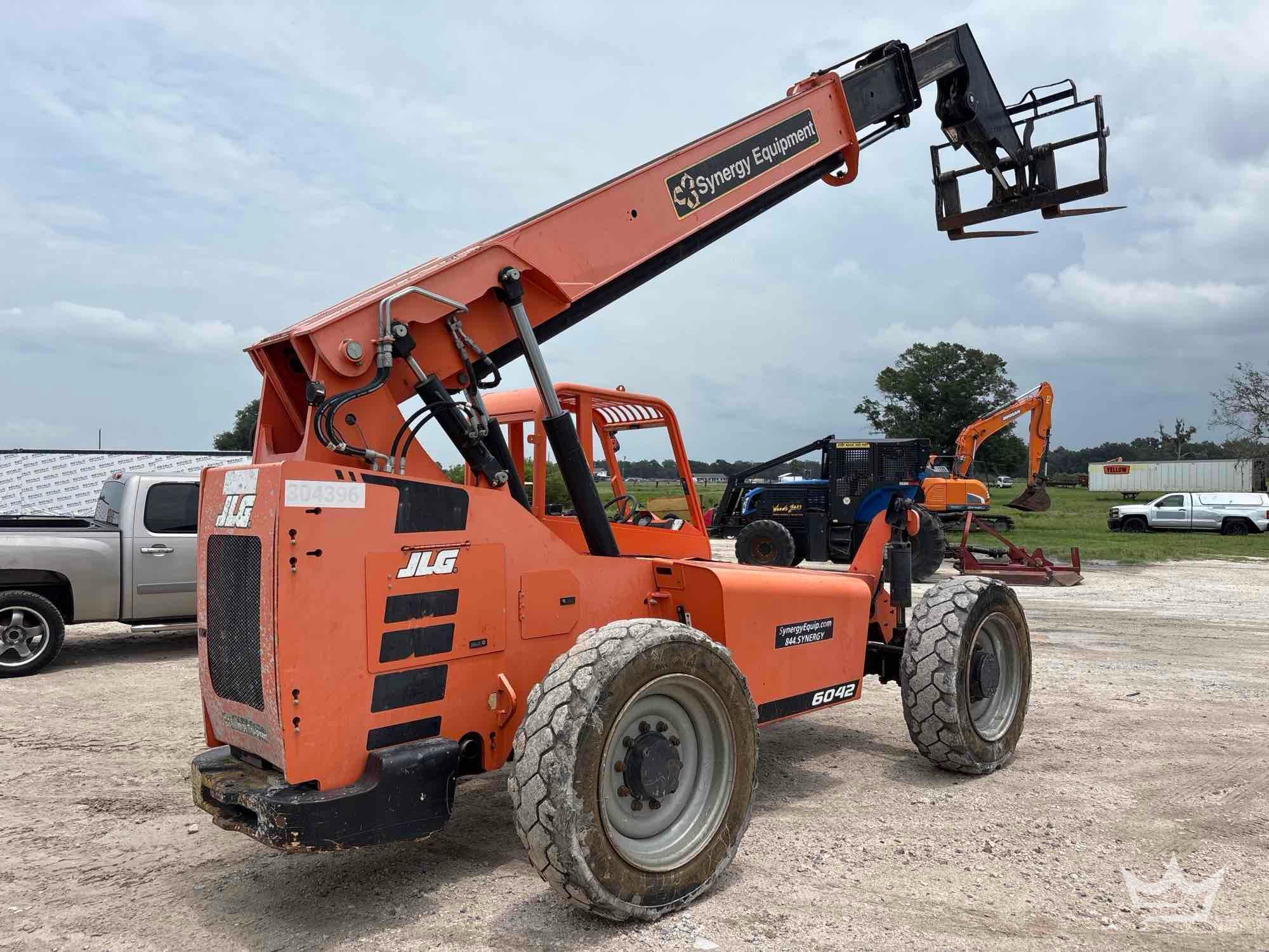 2019 JLG 6042