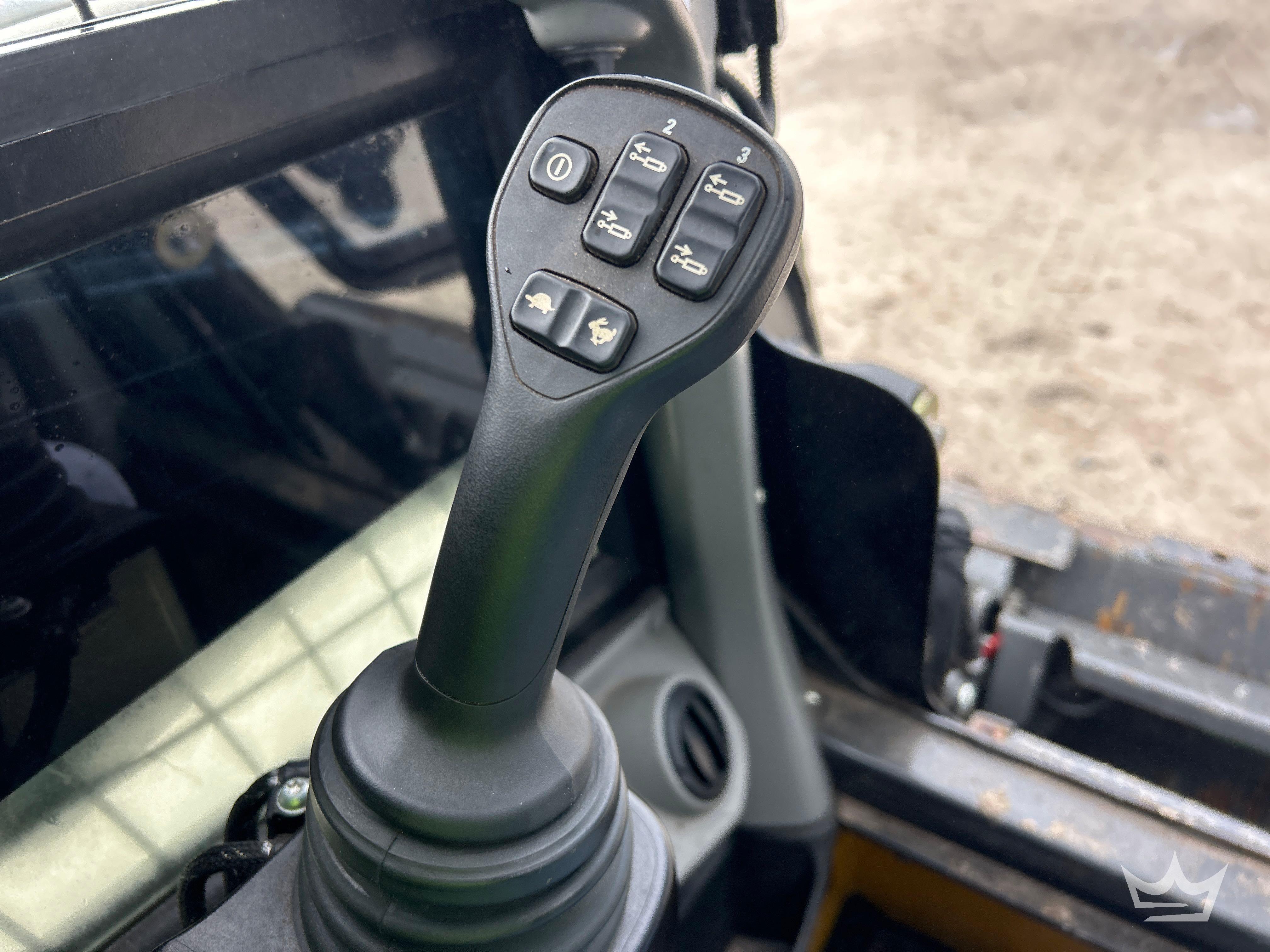2023 New Holland C327