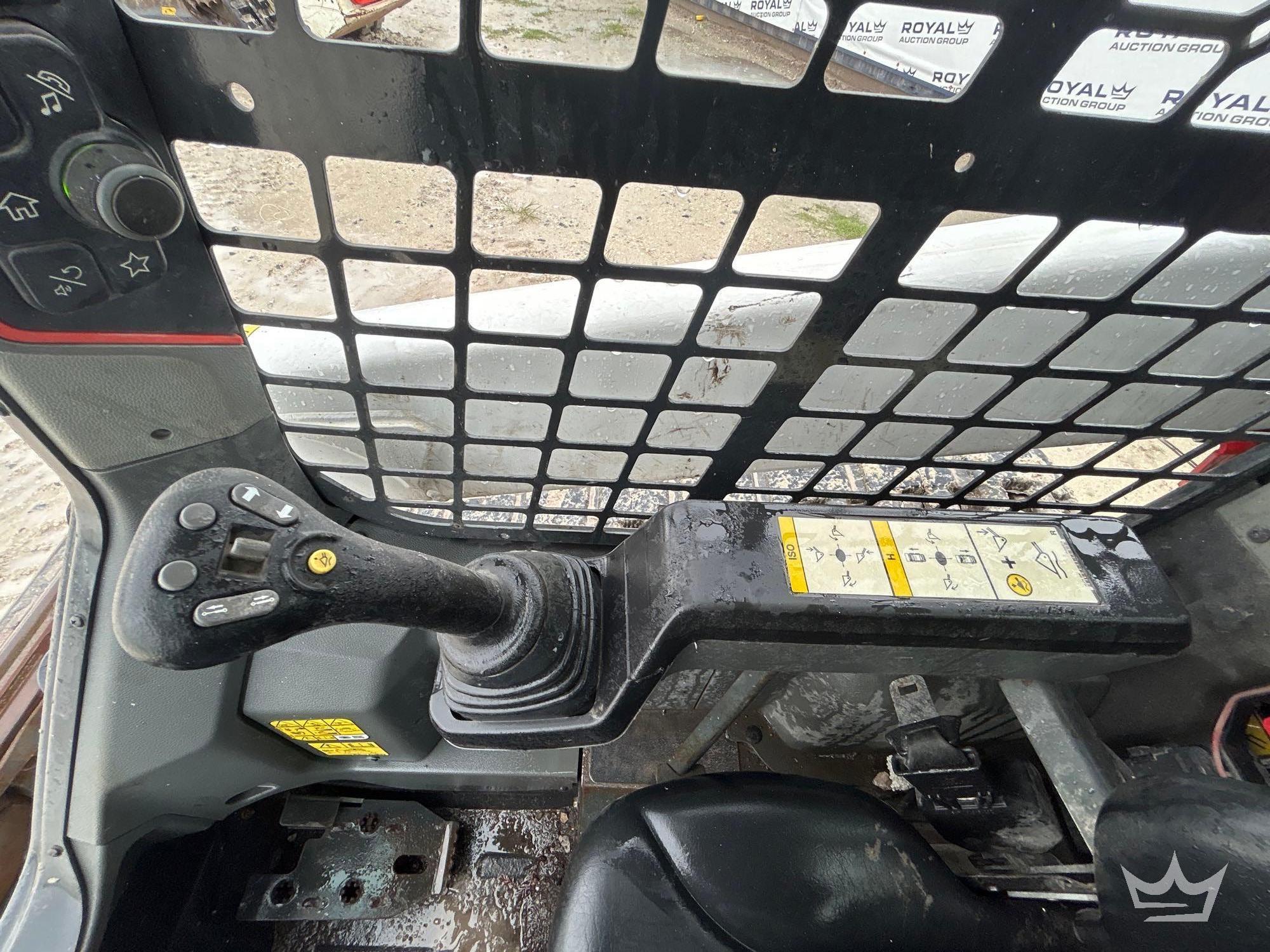 2023 New Holland C327
