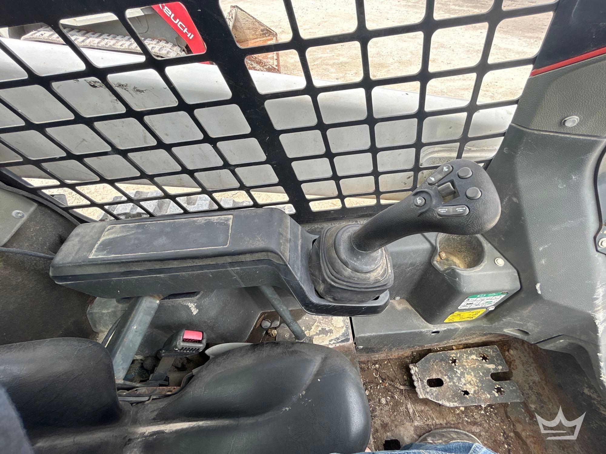 2023 New Holland C327