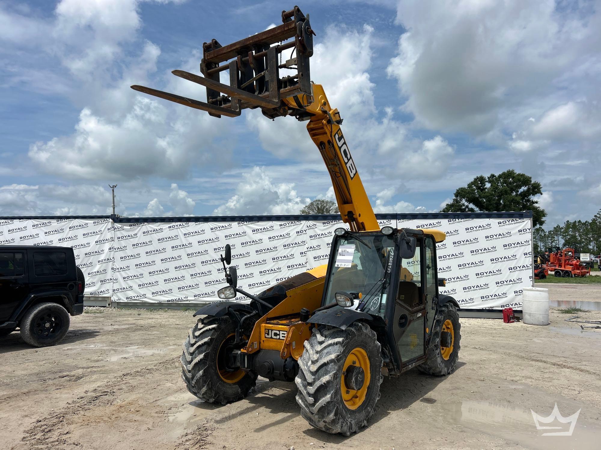 Photo of a 2014 JCB 527-58  