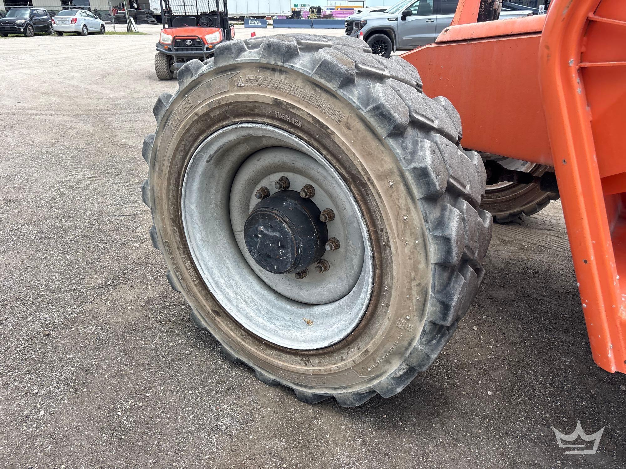 2019 JLG 8042