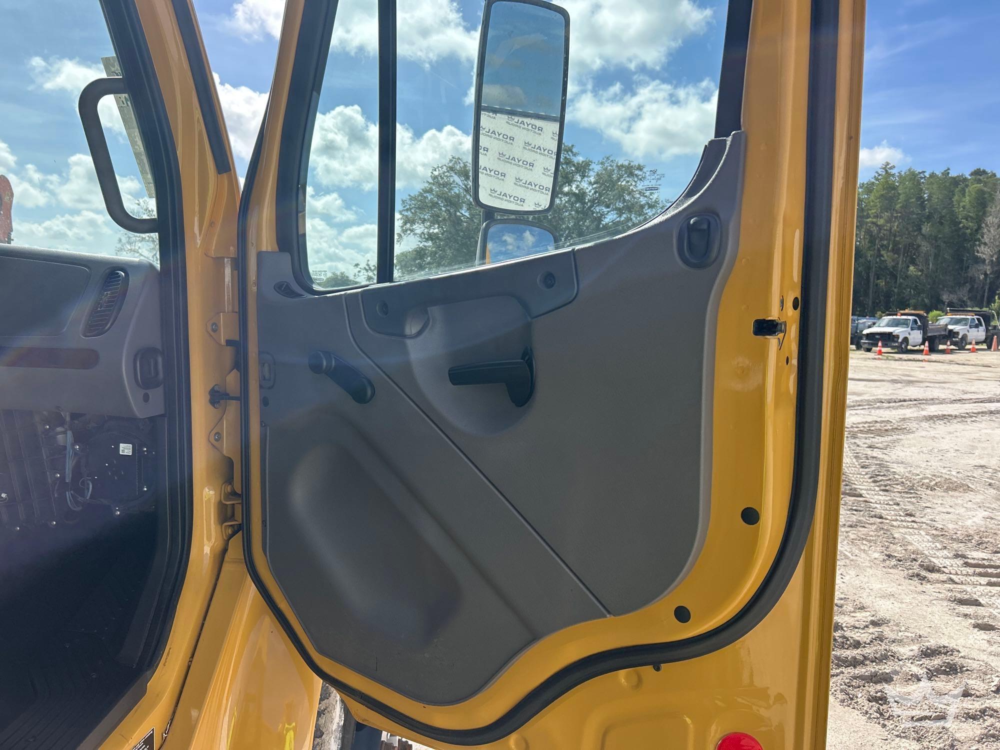 2017 Freightliner M2 106