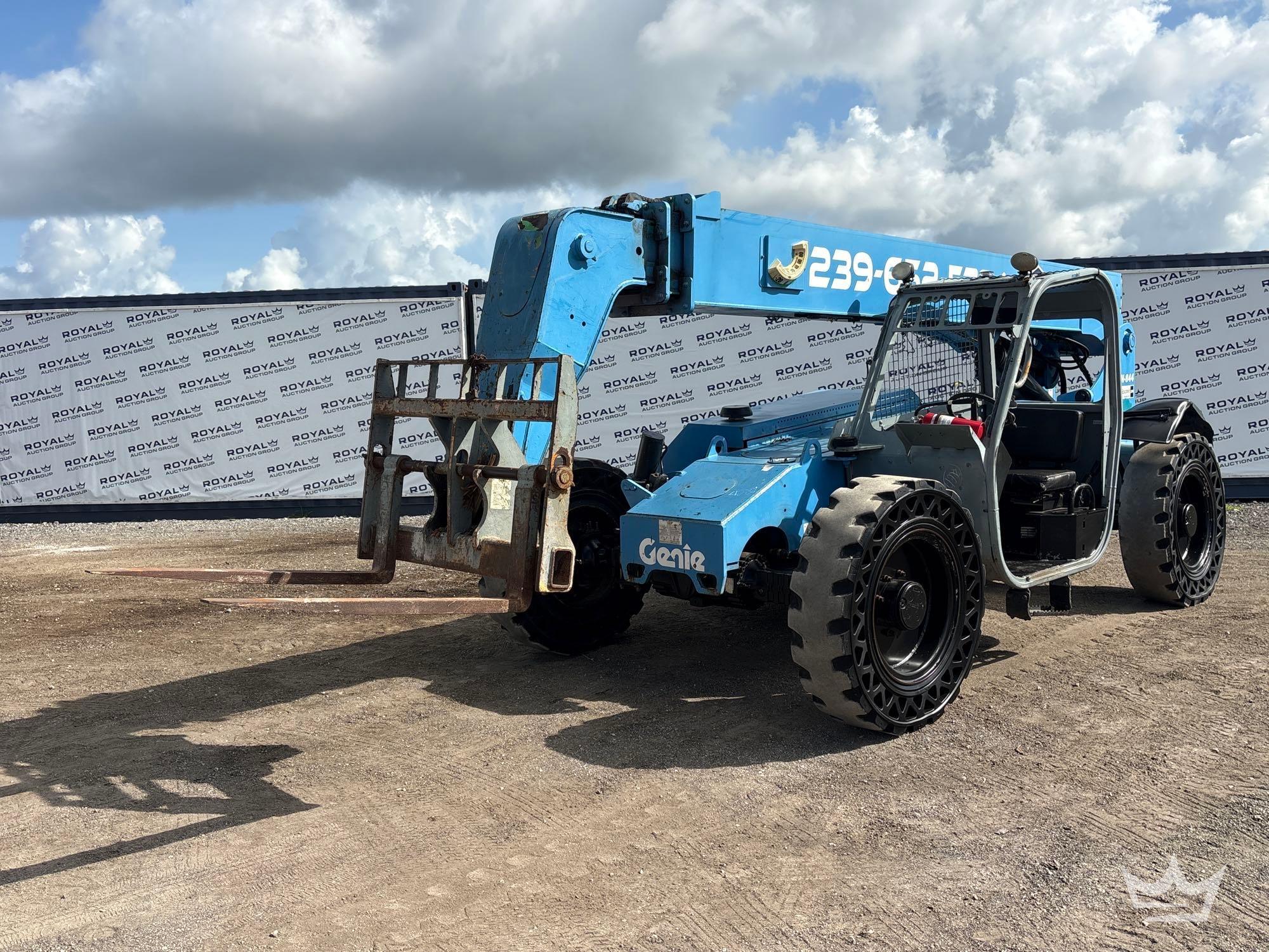 Photo of 2012 Genie GTH-844