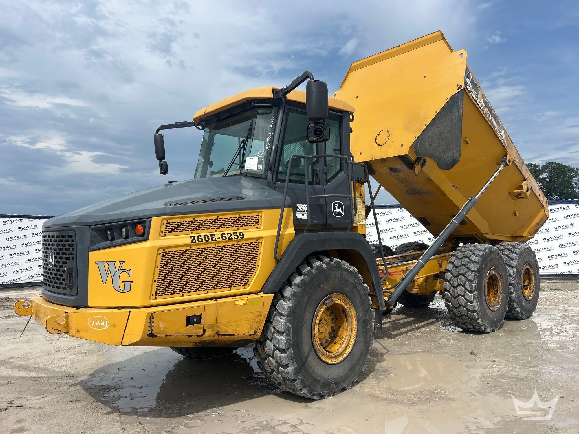2018 John Deere 260E