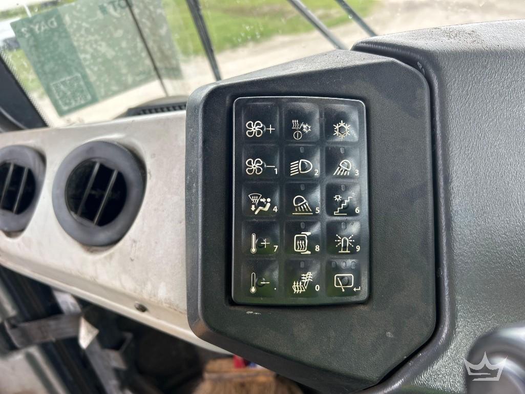 2018 John Deere 260E