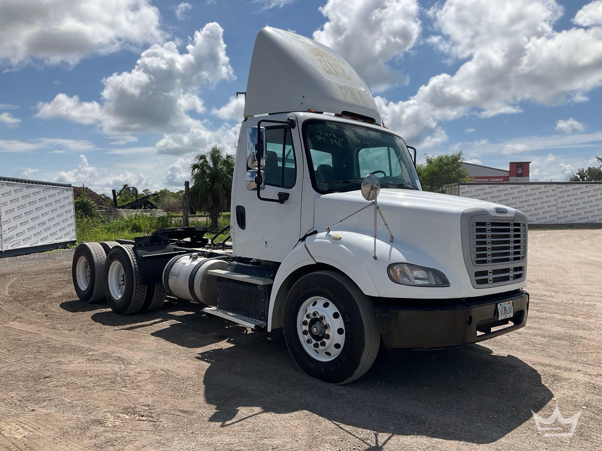 2013 Freightliner M2112