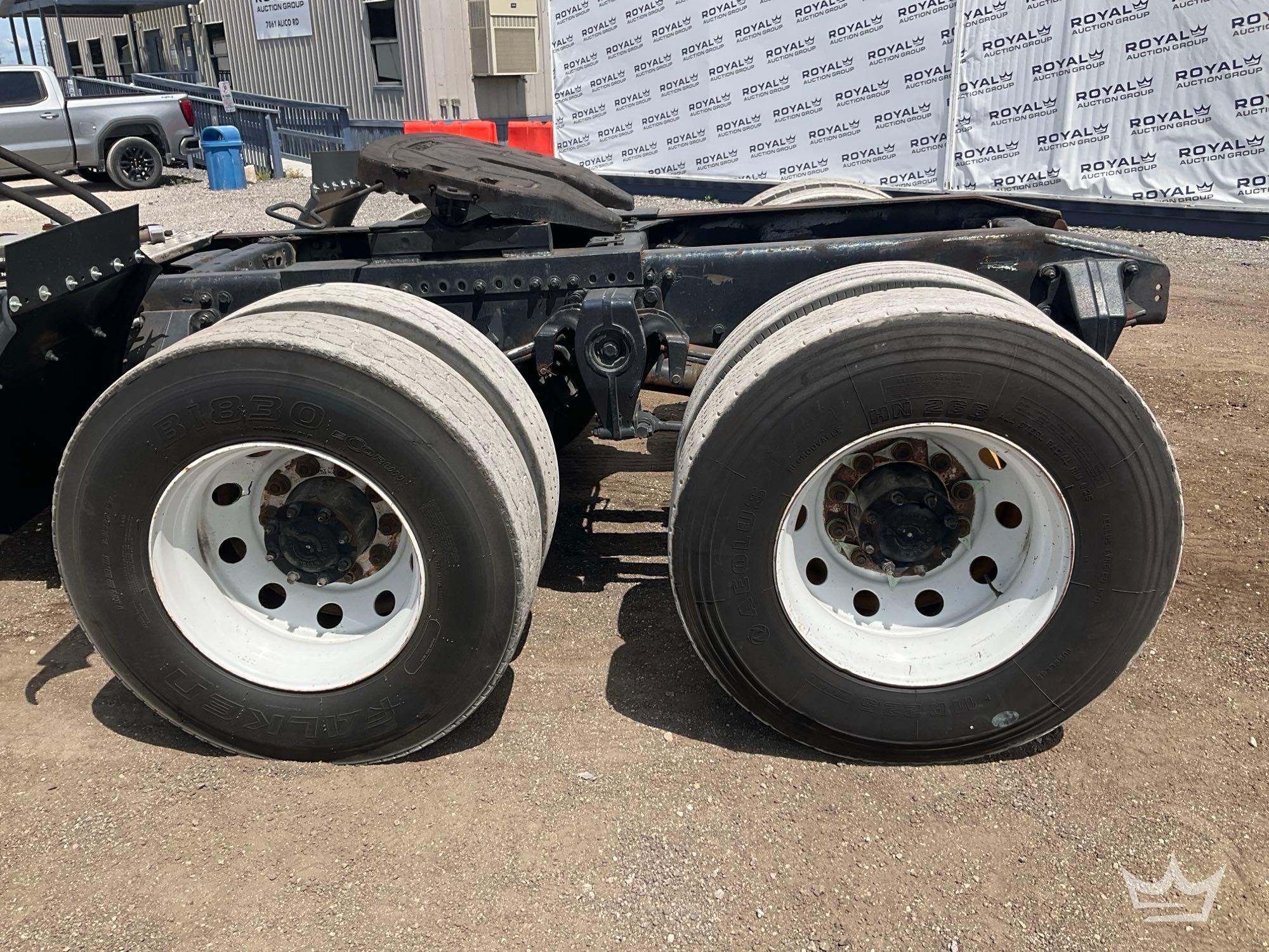 2013 Freightliner M2112