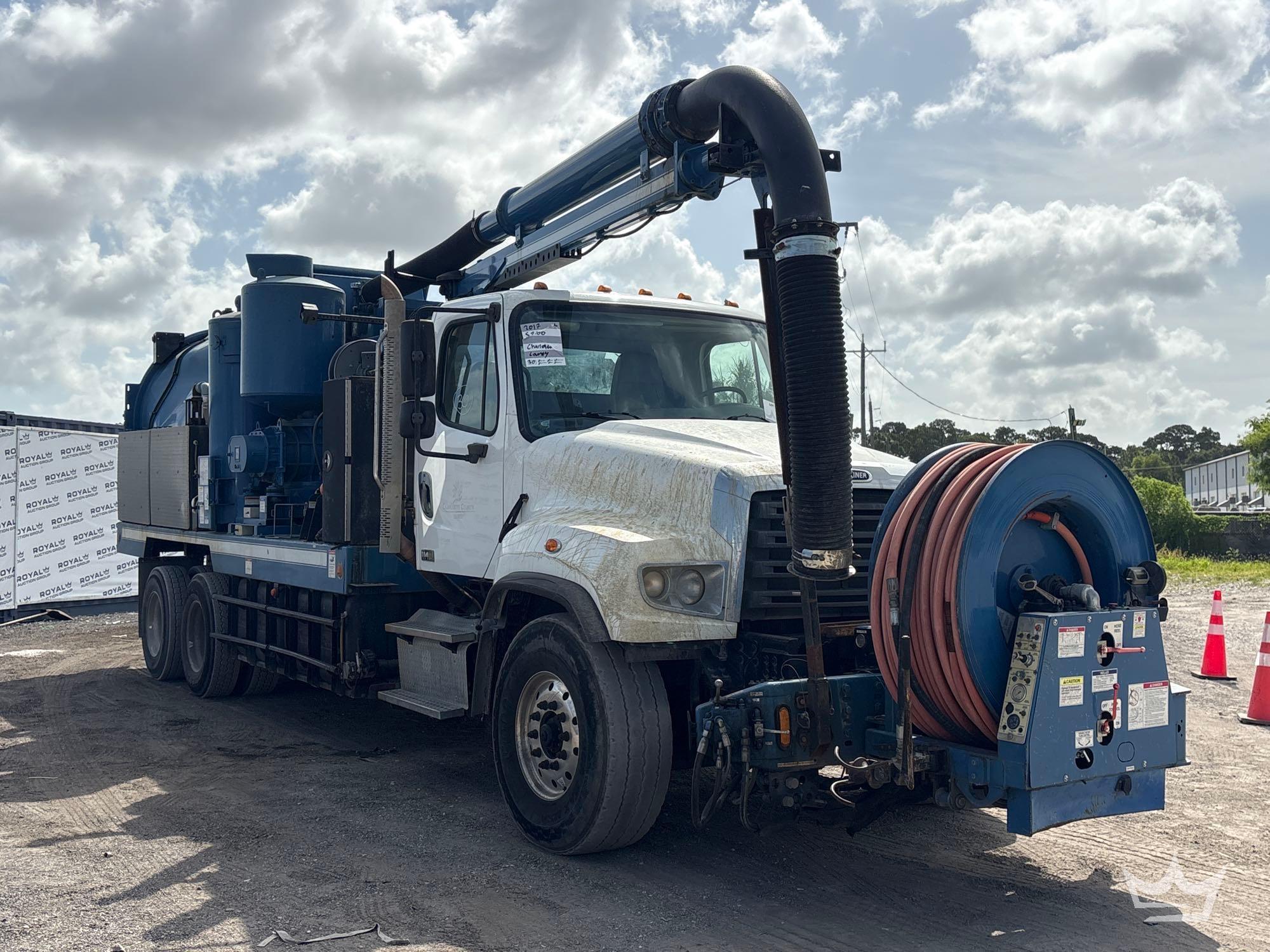 Photo of a 2017 Freightliner 114SD
