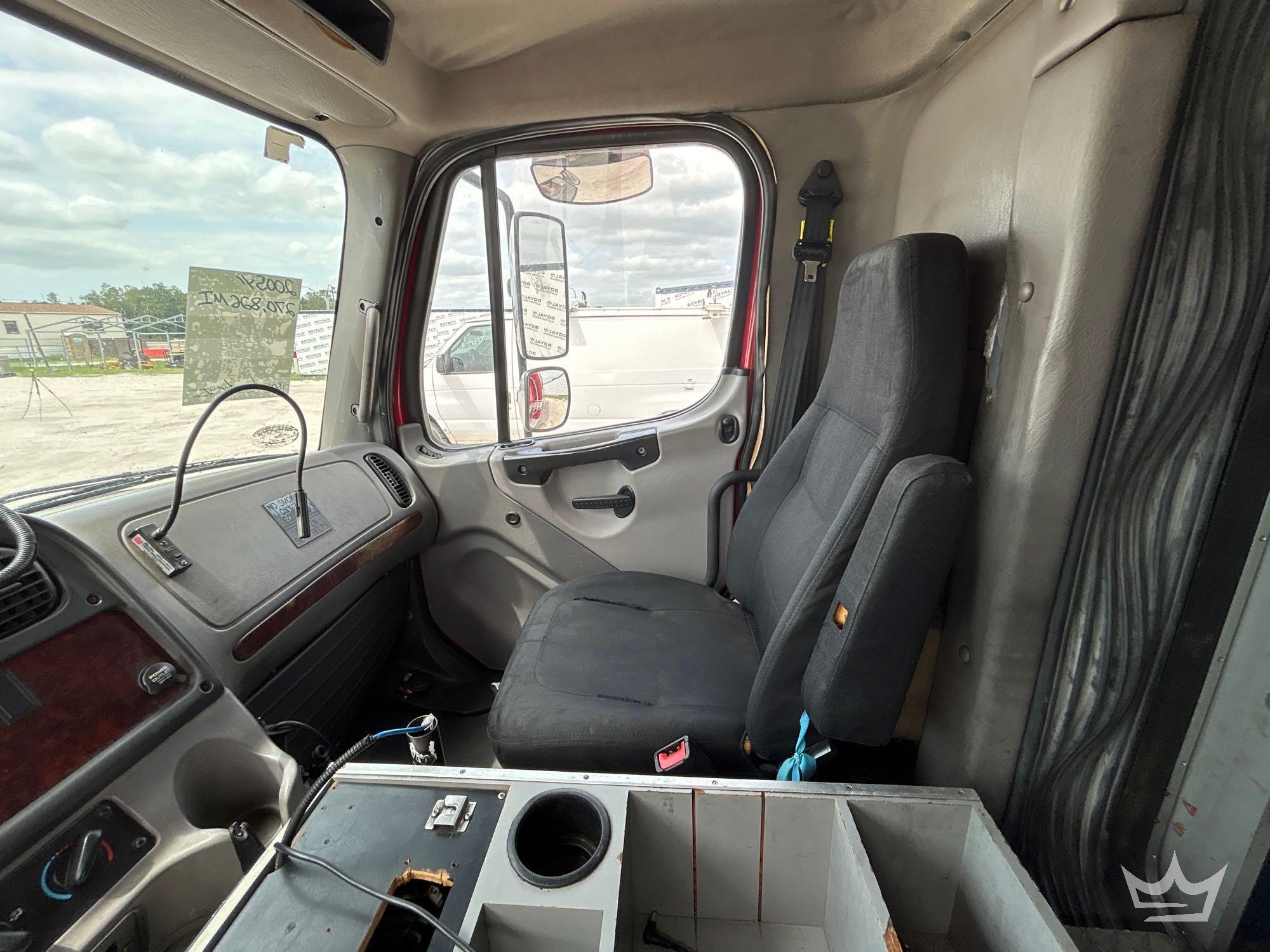 2005 Freightliner M2 106