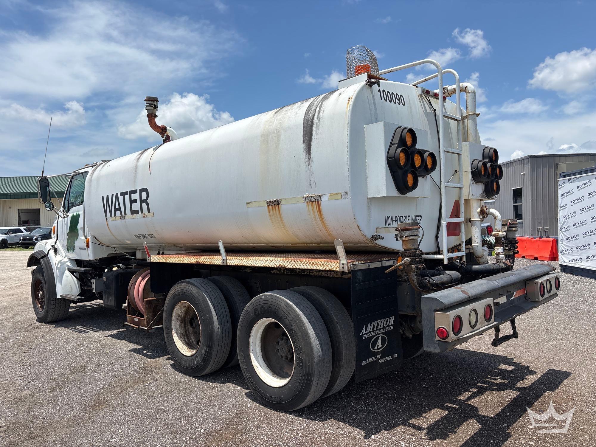 Photo of a 2002 Sterling L7500