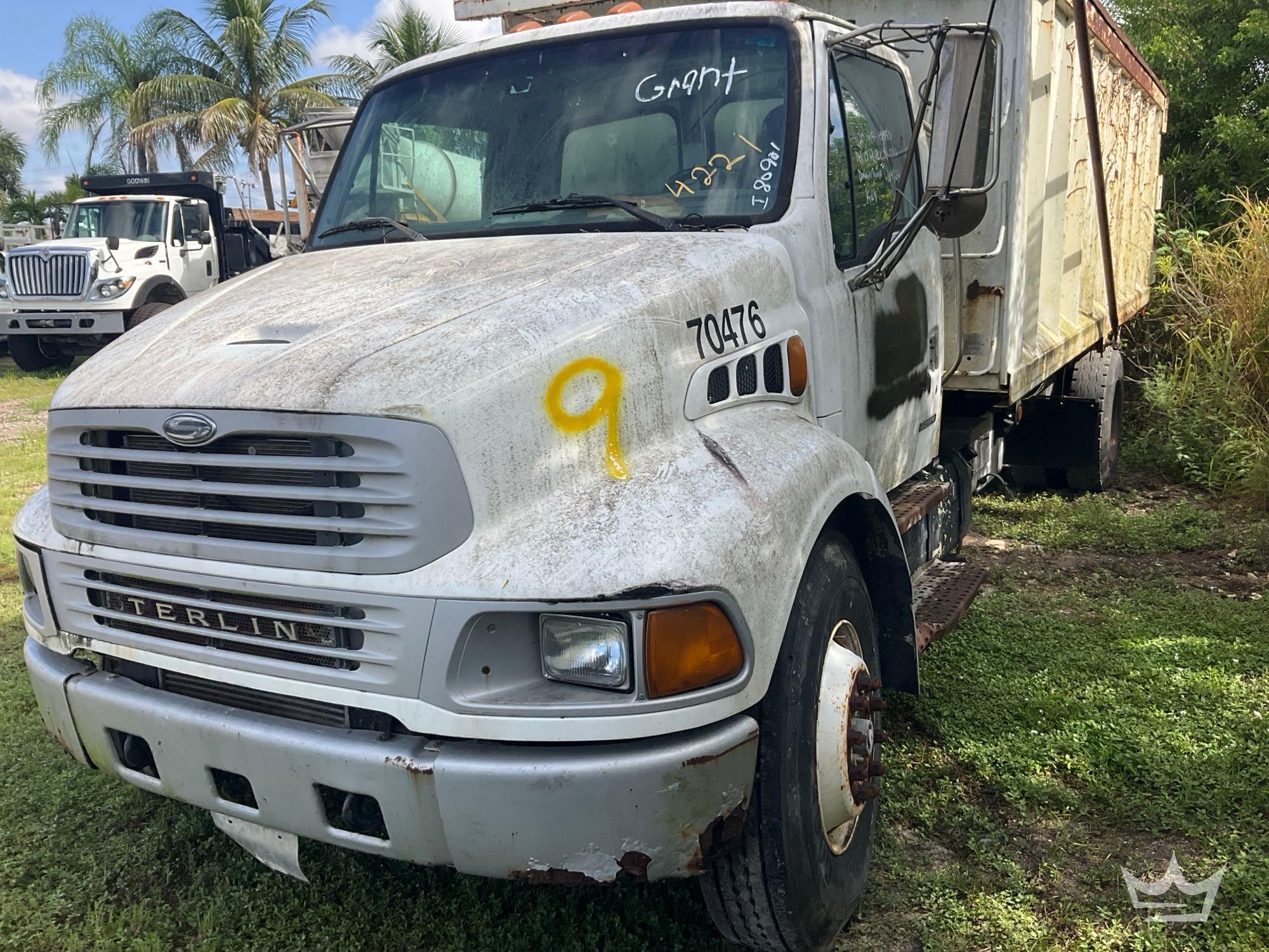 Photo of a 2002 Sterling M8500