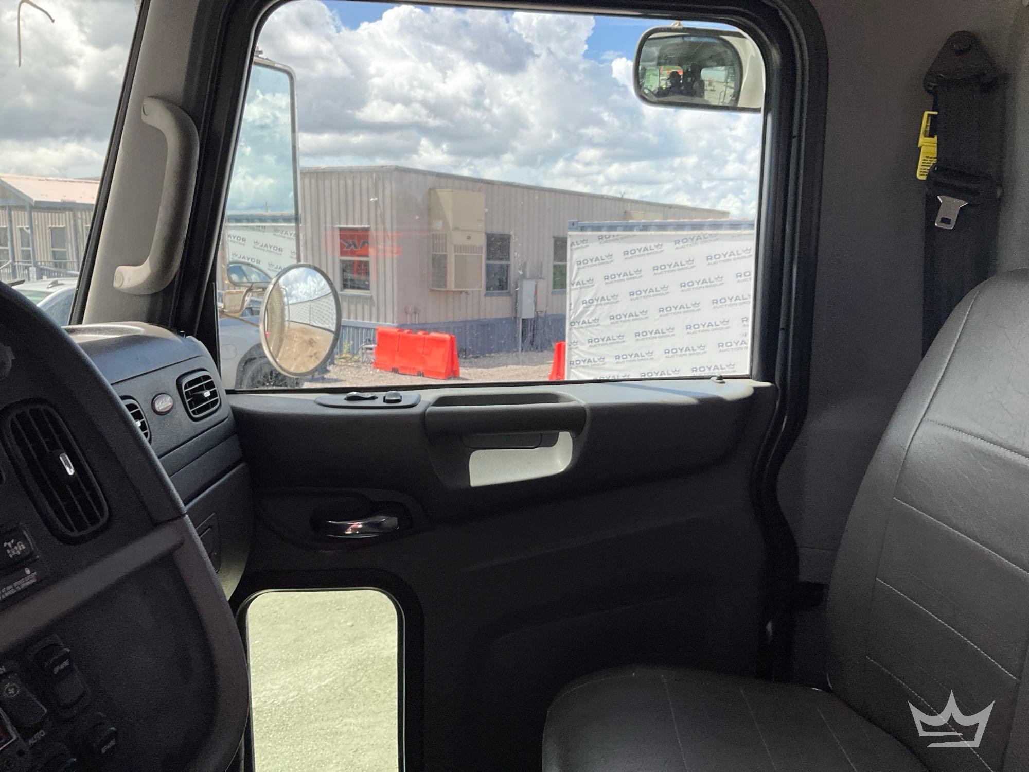 2017 Peterbilt 365
