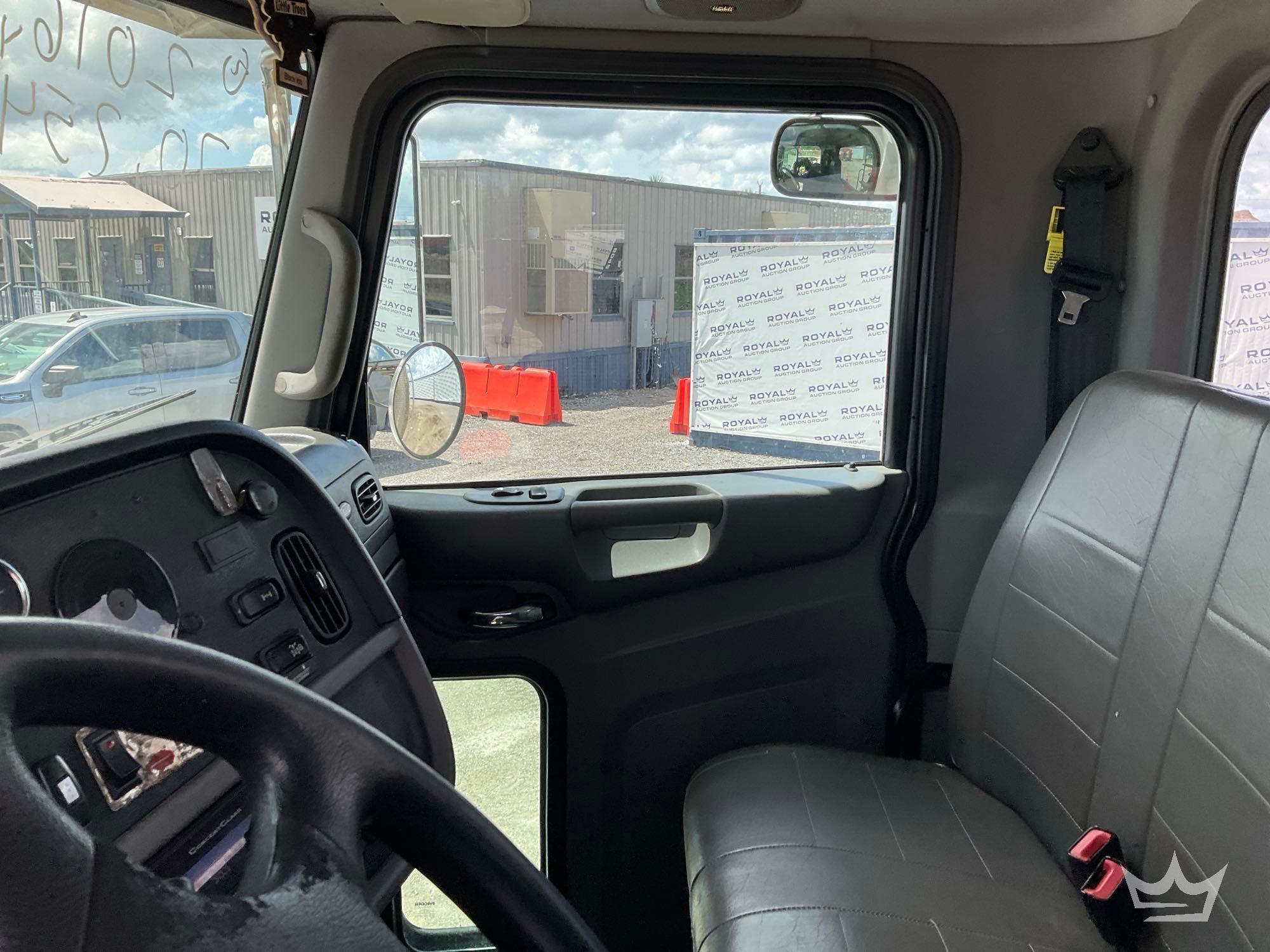2017 Peterbilt 365