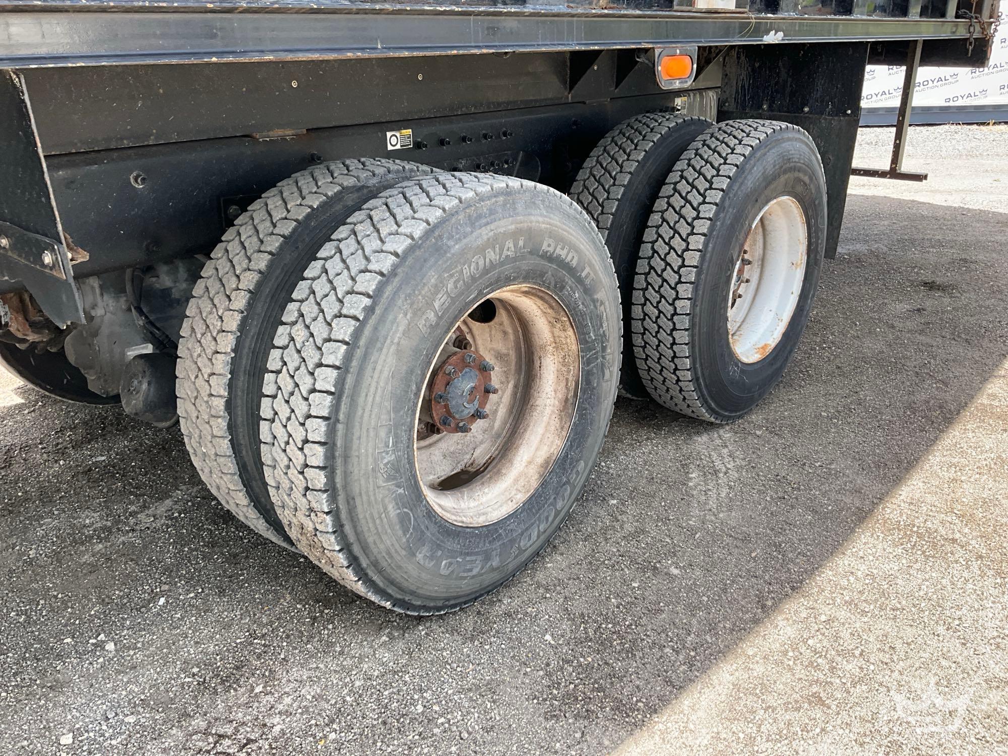 2017 Peterbilt 365