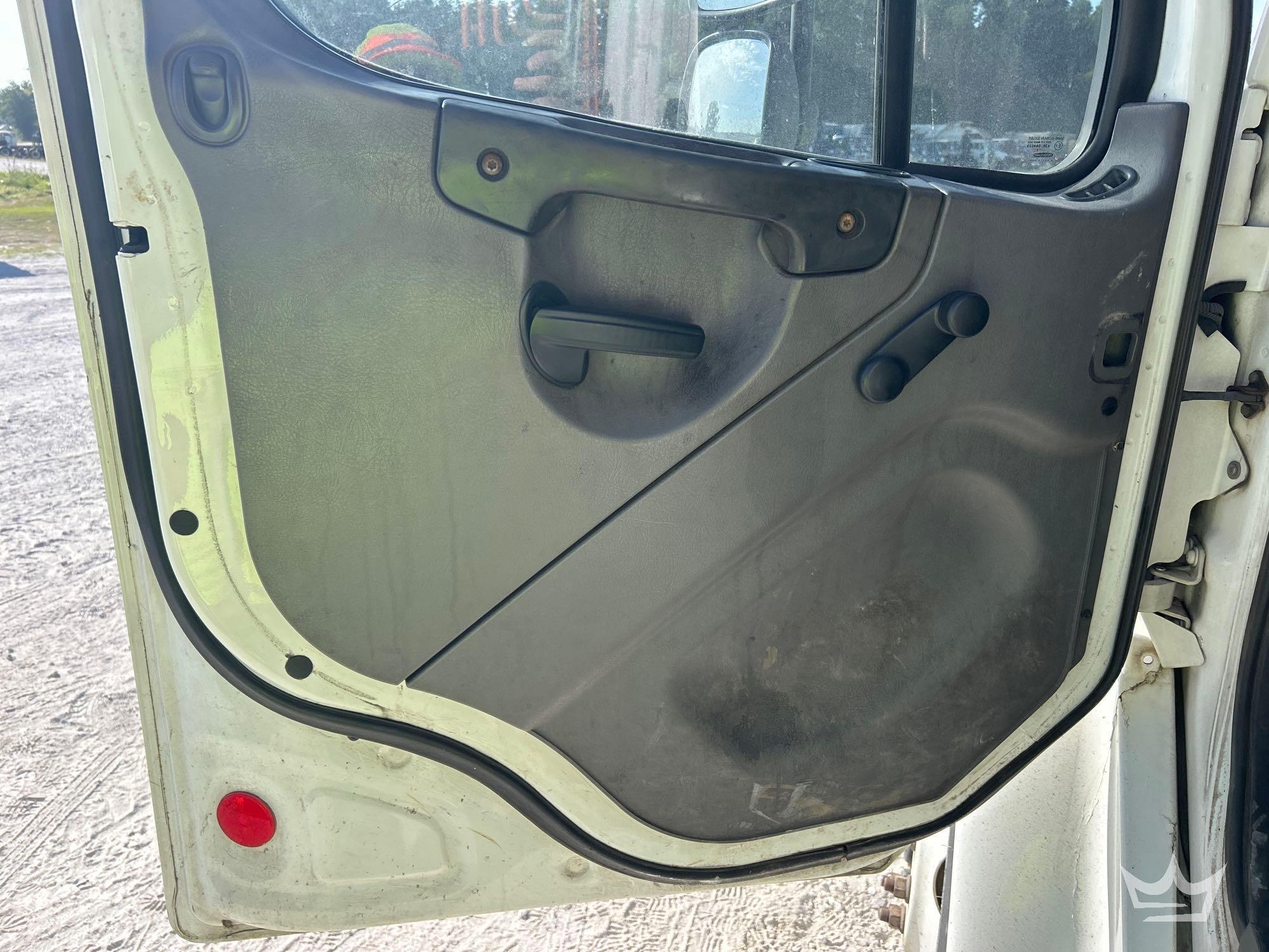 2015 Freightliner M2 106