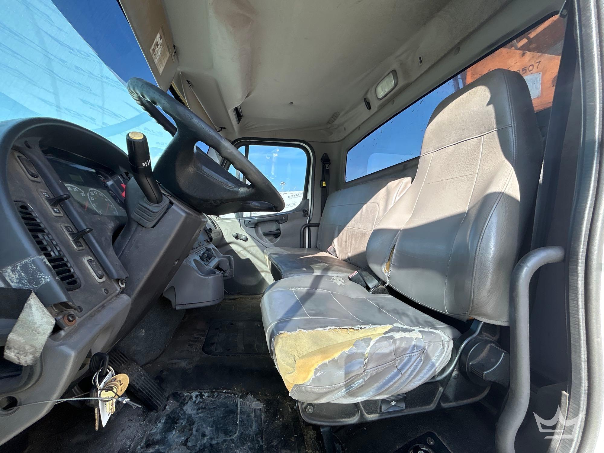 2015 Freightliner M2 106