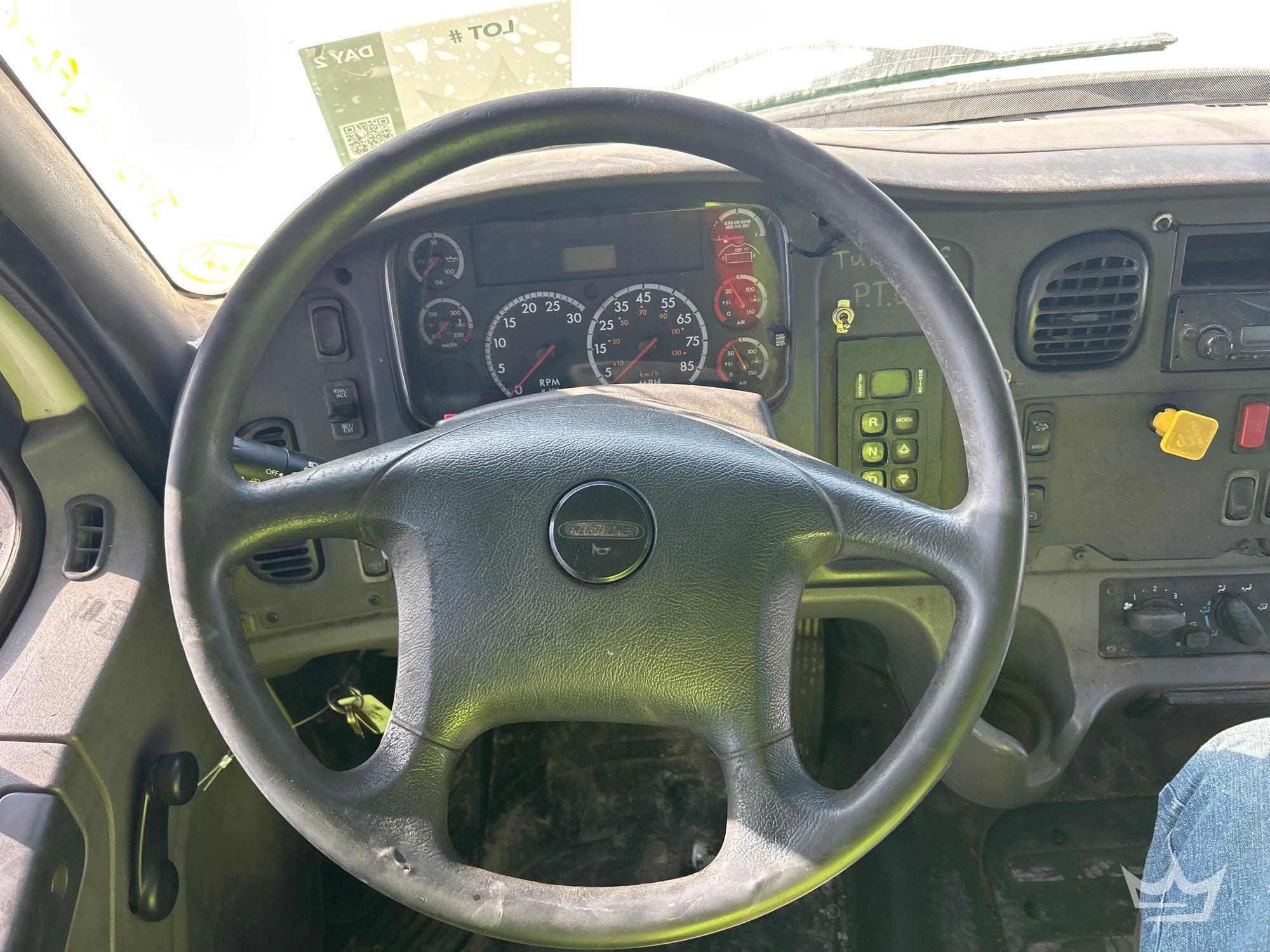 2015 Freightliner M2 106