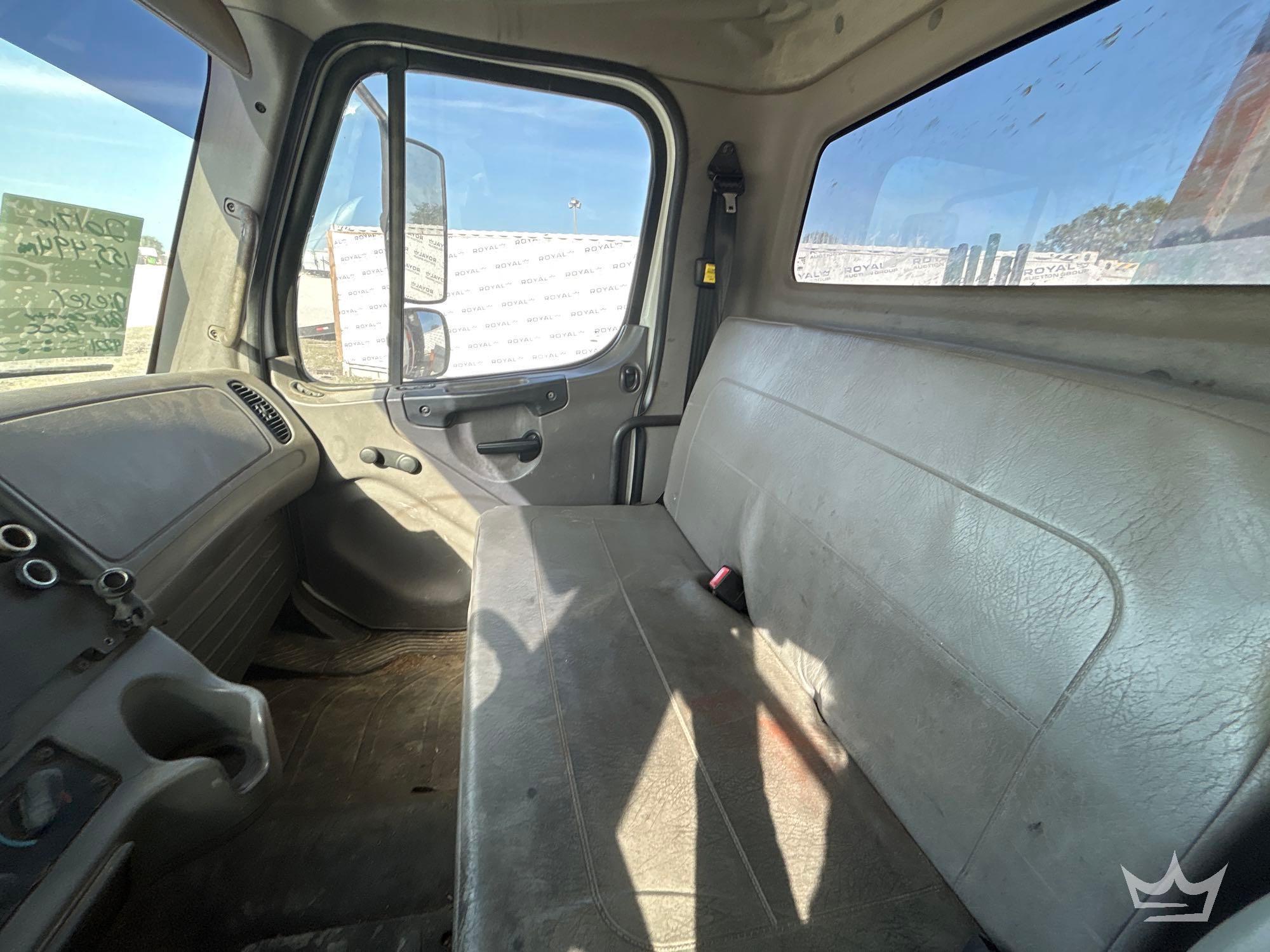 2015 Freightliner M2 106