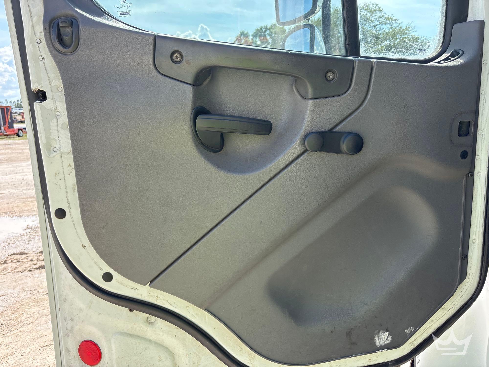 2014 Freightliner M2 106