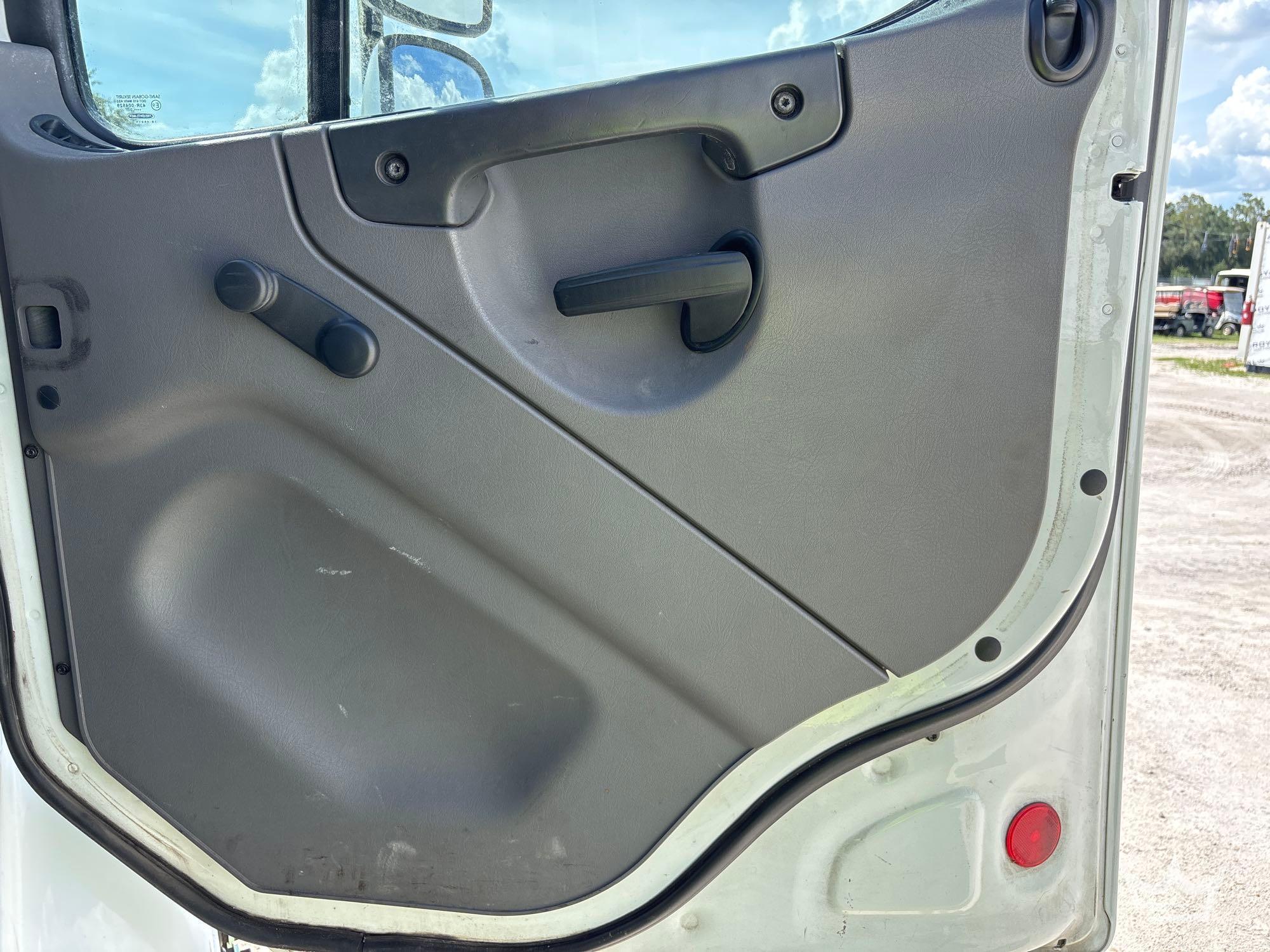 2014 Freightliner M2 106