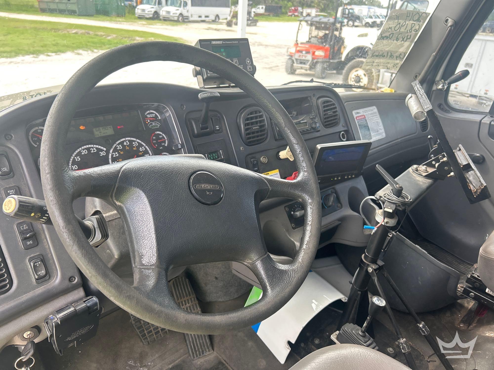2014 Freightliner M2 106