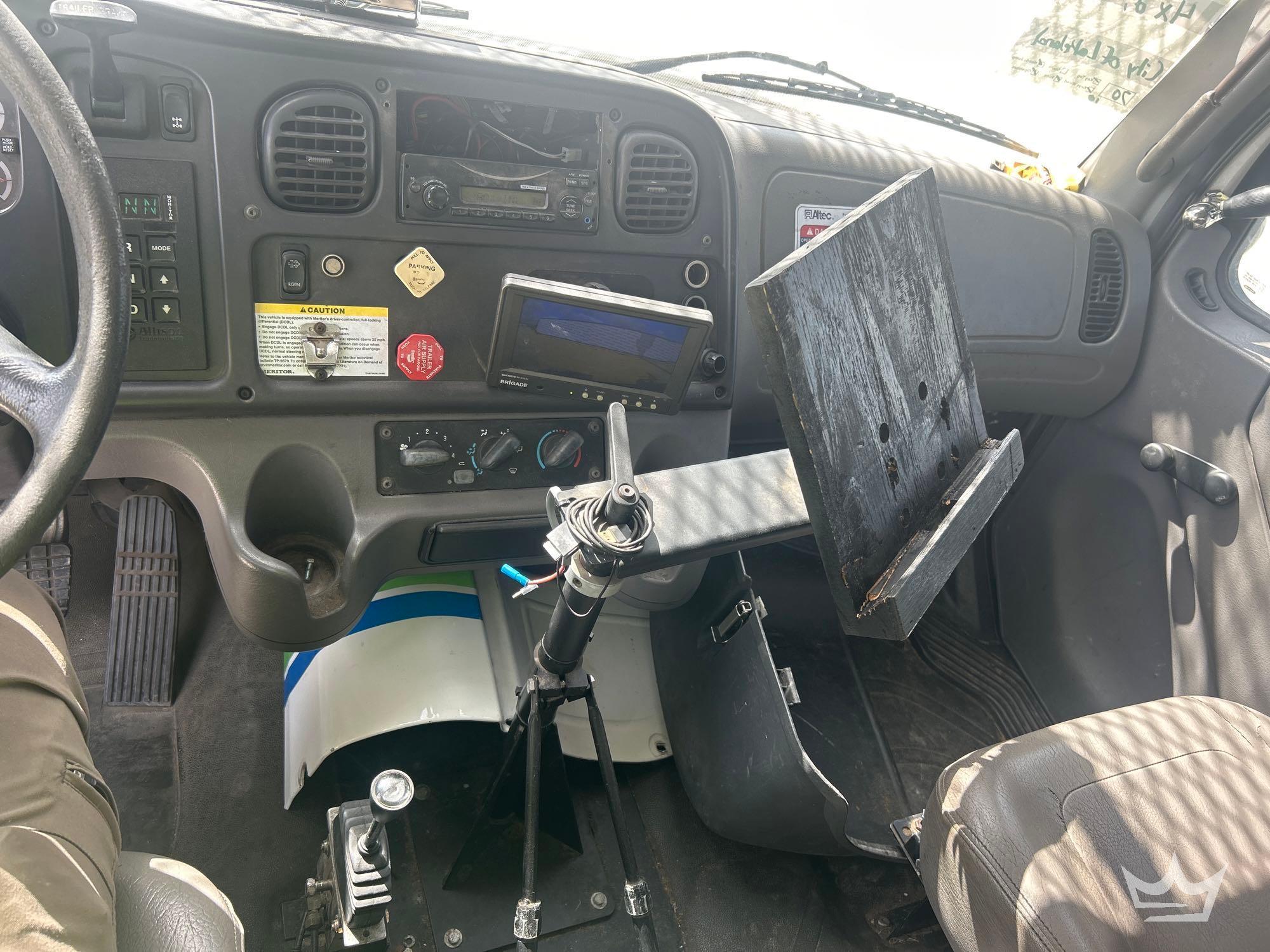 2014 Freightliner M2 106