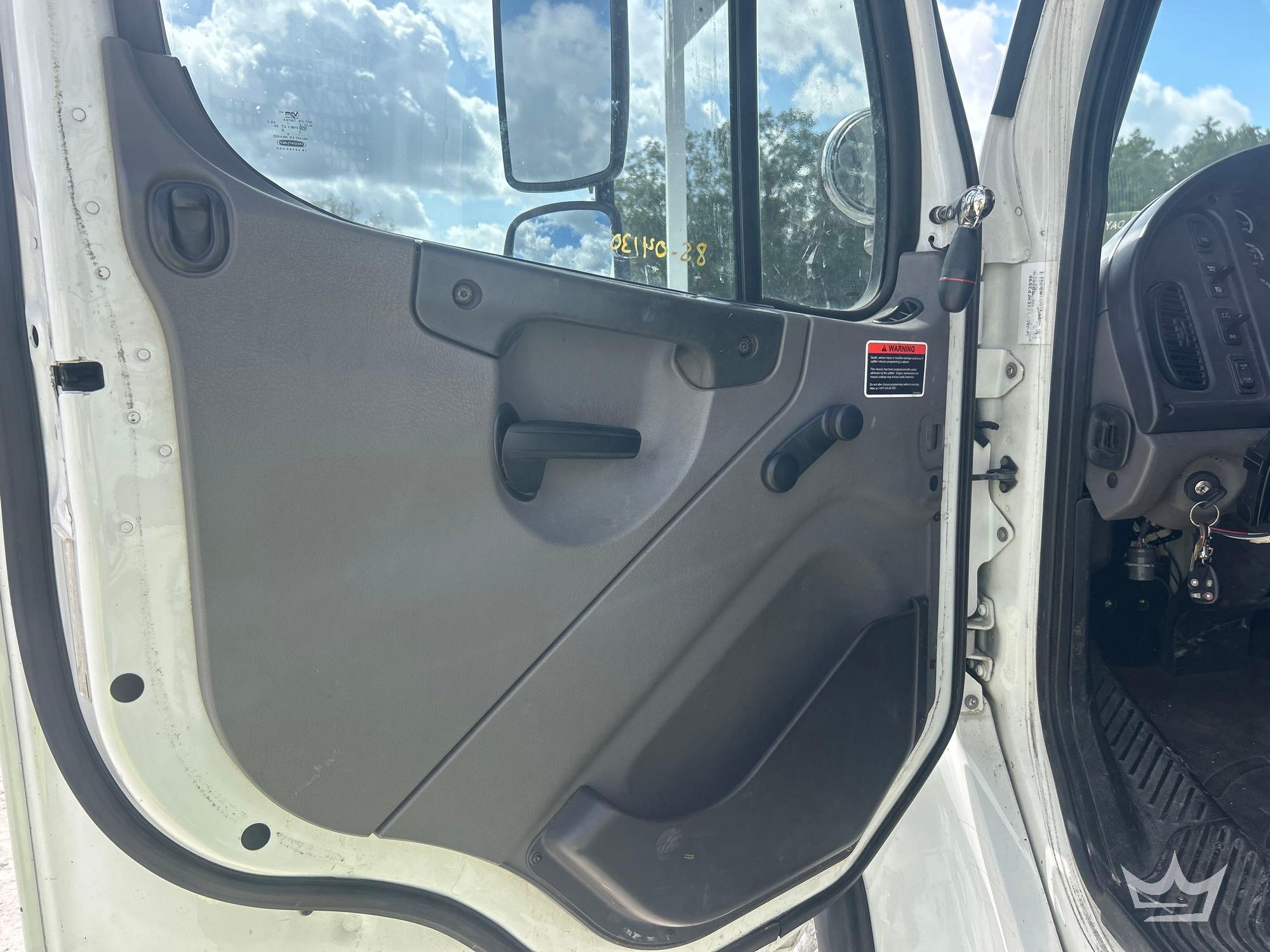 2014 Freightliner M2 106