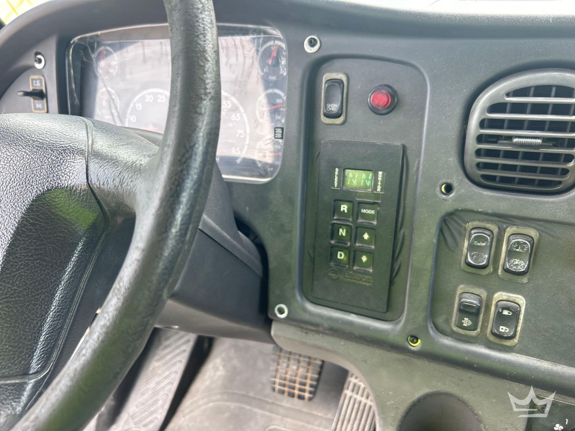 2009 Freightliner M2 106
