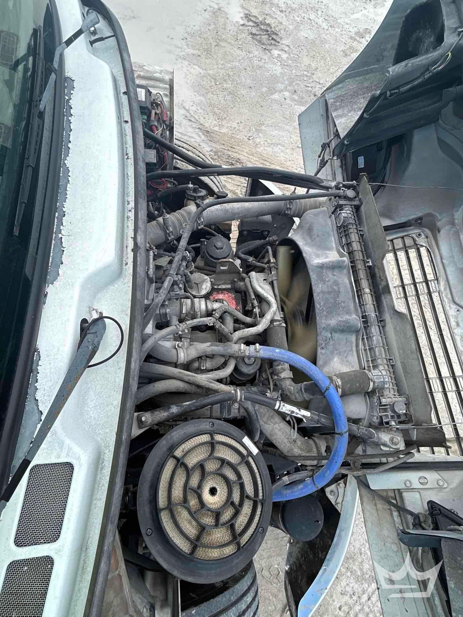 2009 Freightliner M2 106