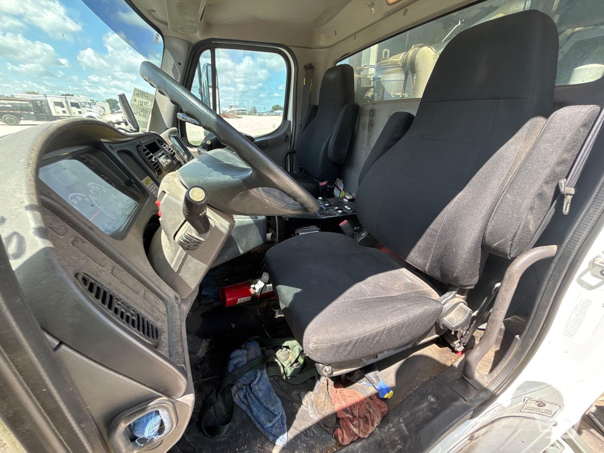 2017 Freightliner M2 106