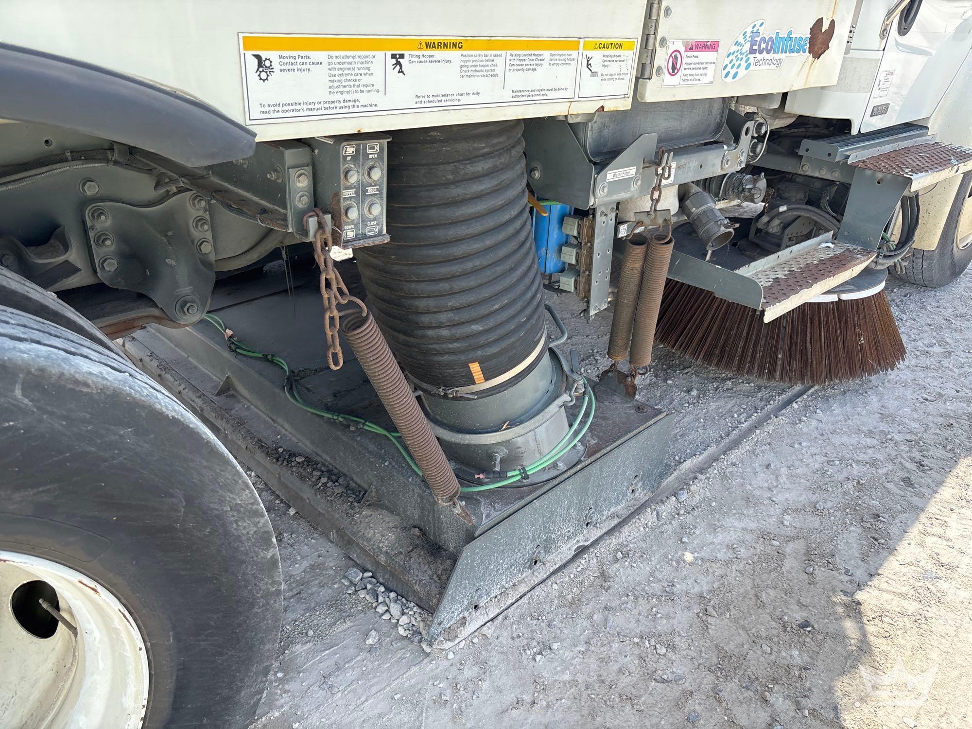 2017 Freightliner M2 106