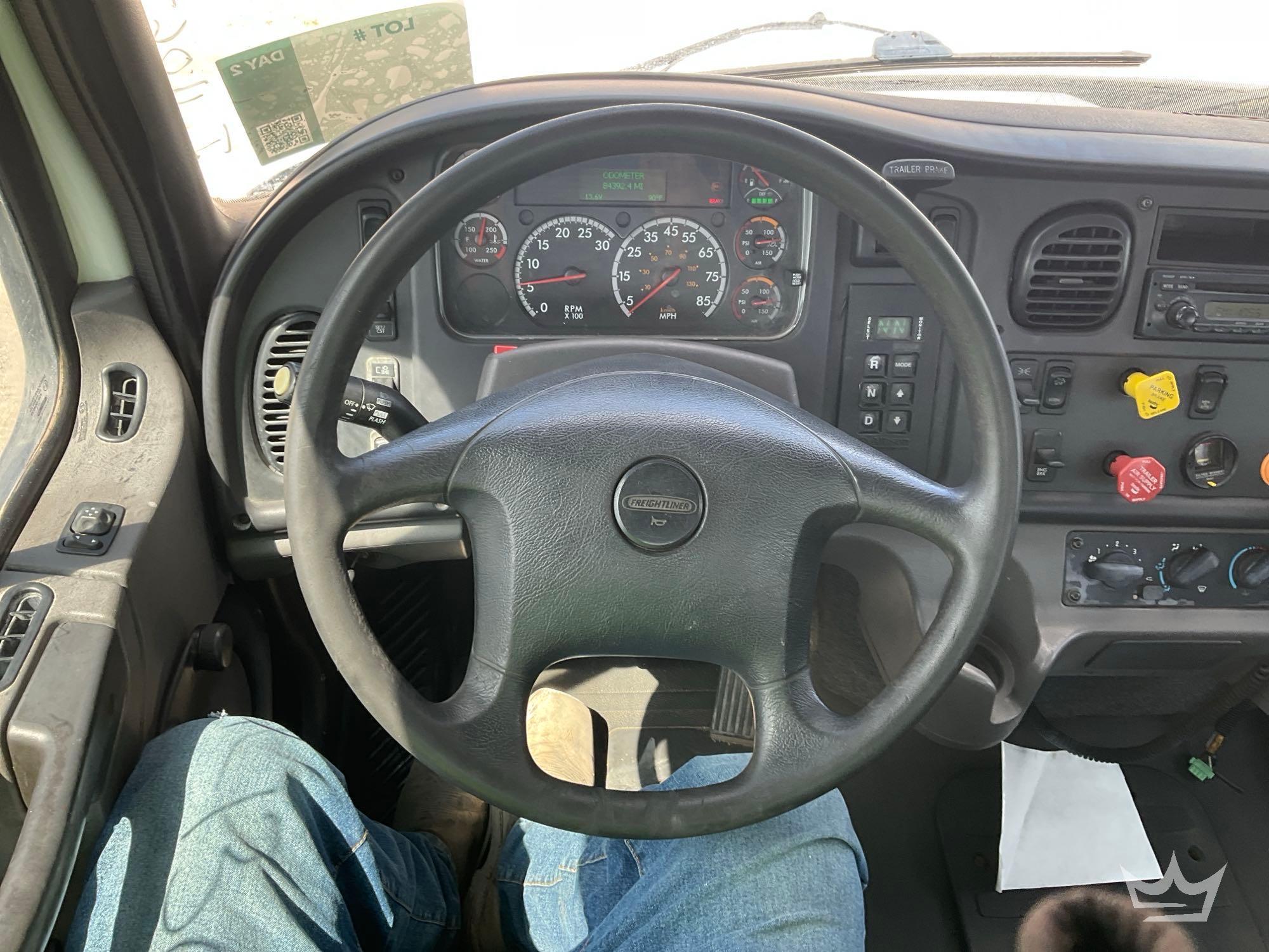 2013 Freightliner M2112