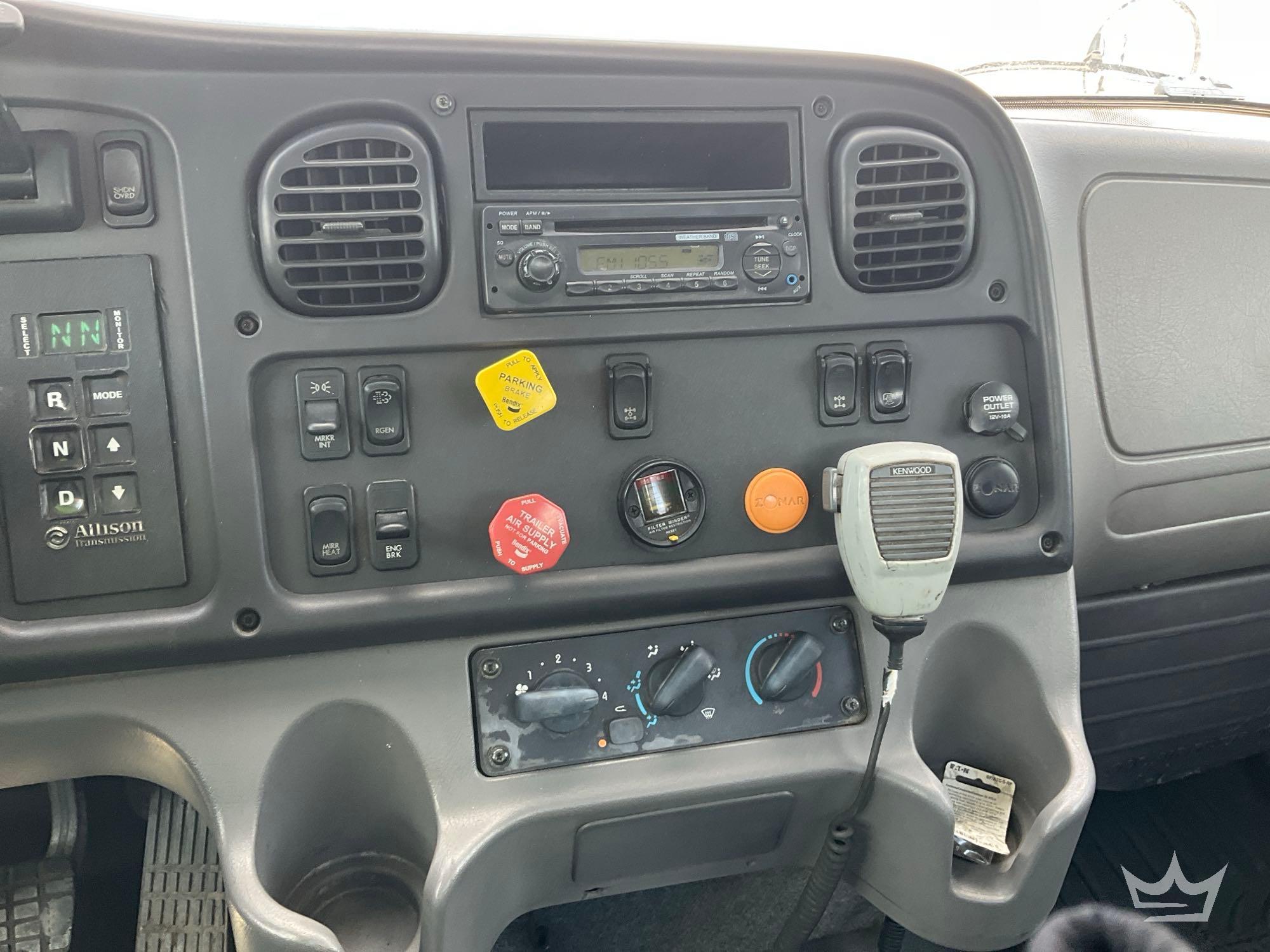 2013 Freightliner M2112