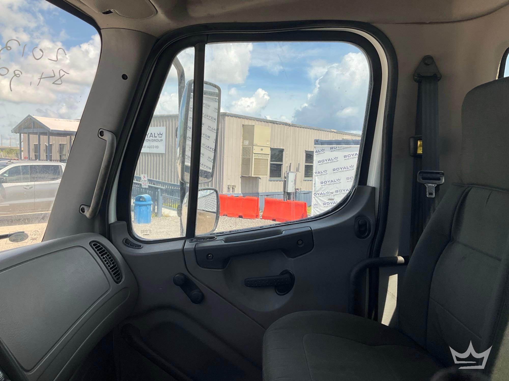2013 Freightliner M2112
