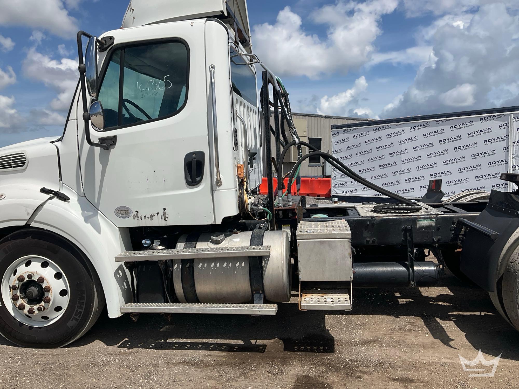 2013 Freightliner M2112