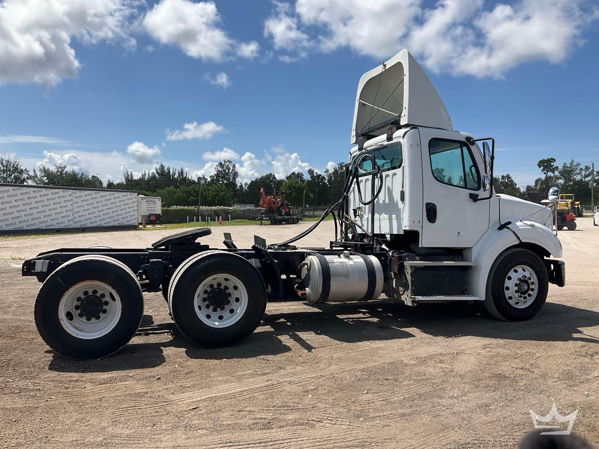 2013 Freightliner M2112
