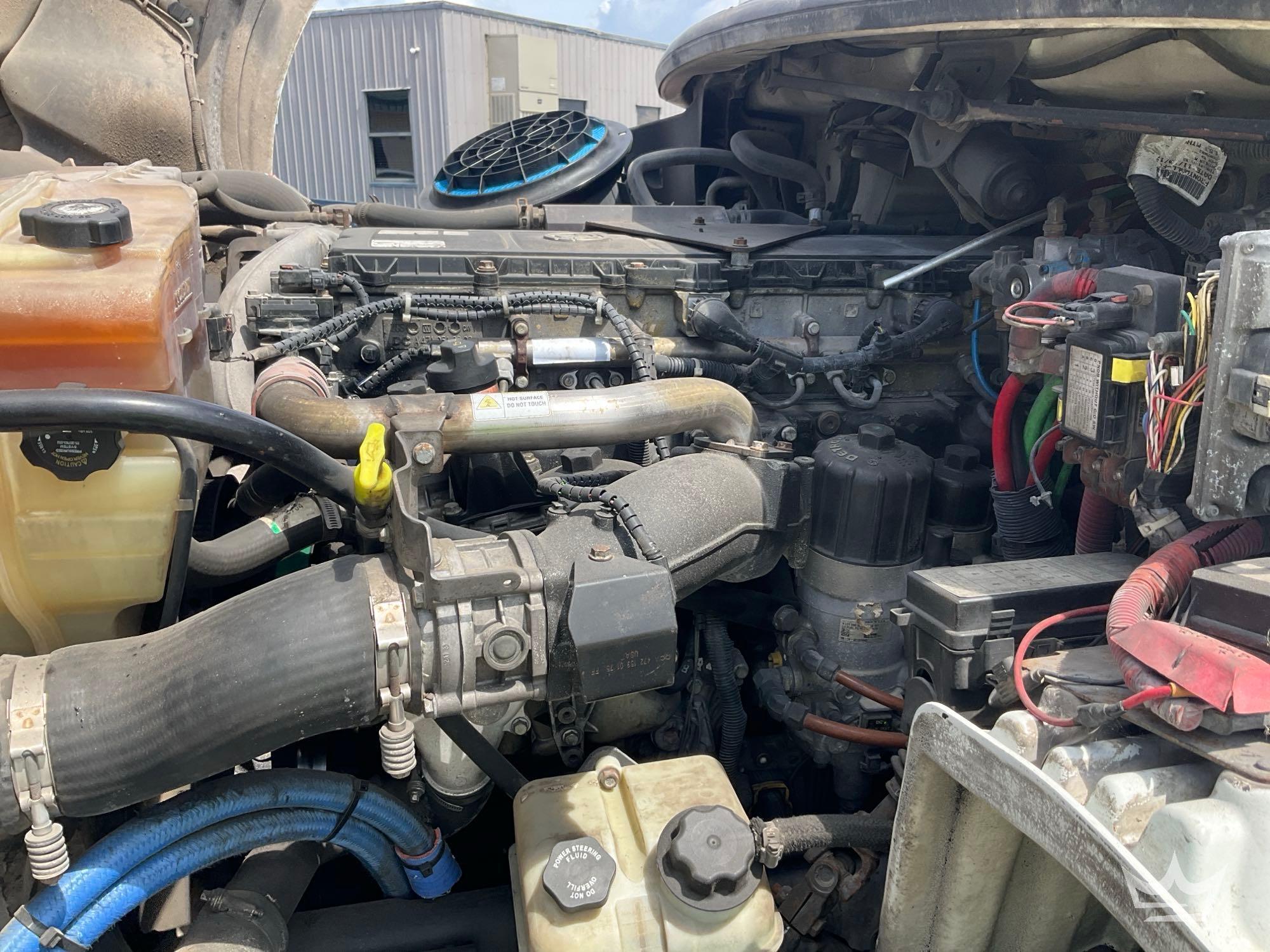 2013 Freightliner M2112