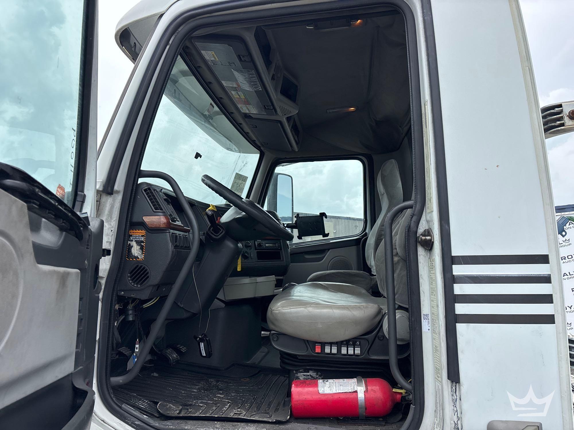 2011 Volvo VNL