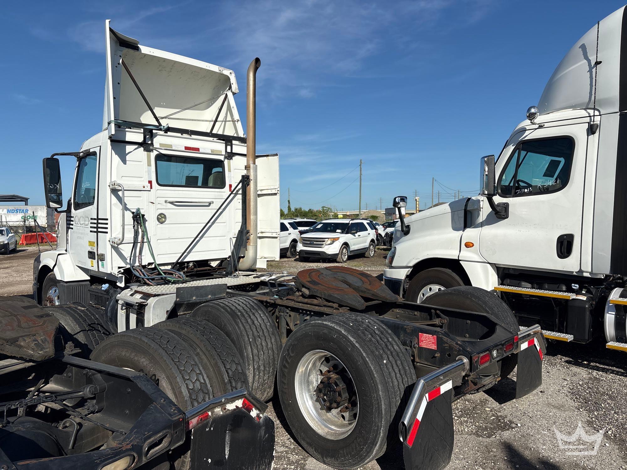 2011 Volvo VNL