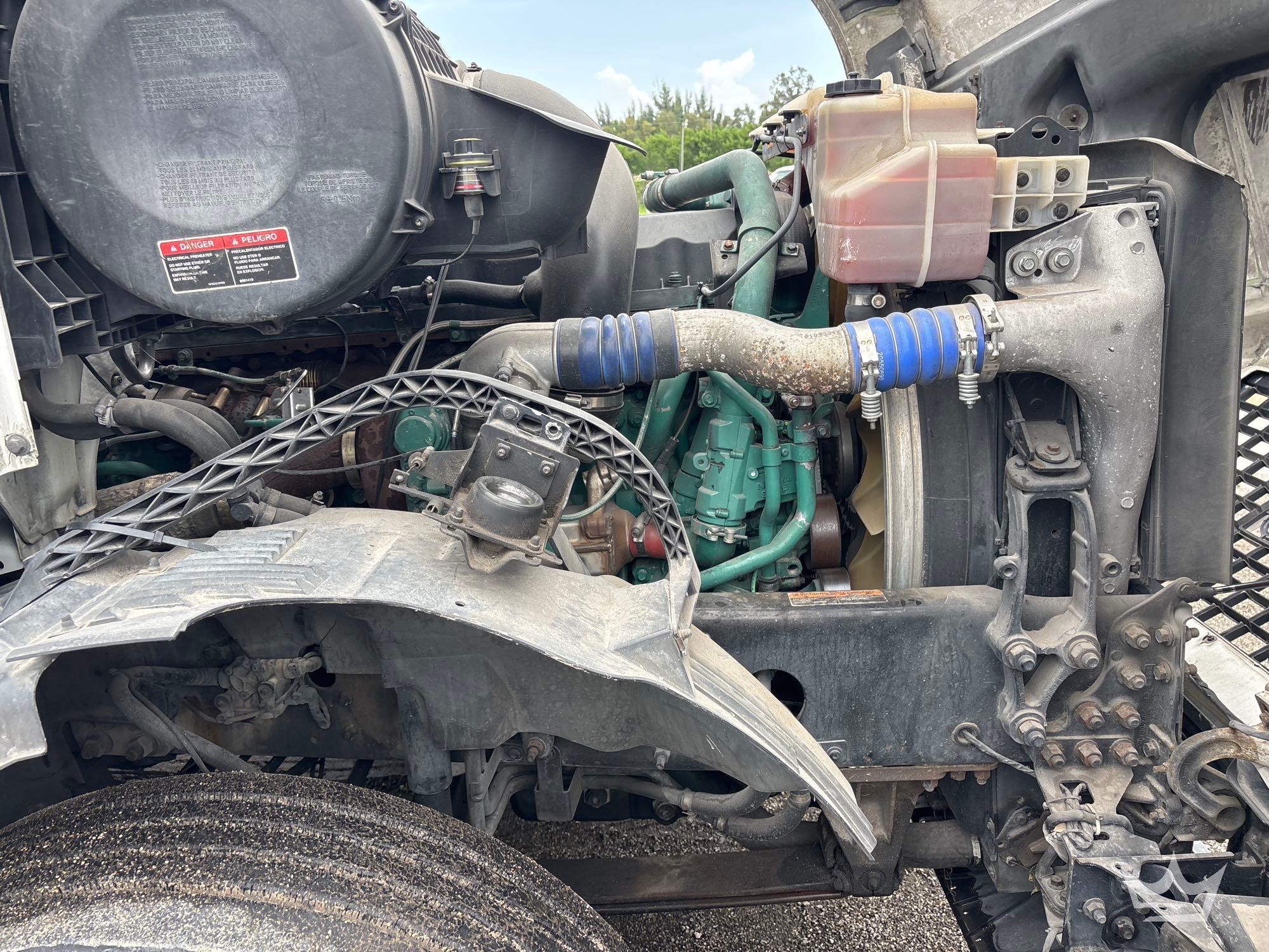 2011 Volvo VNL