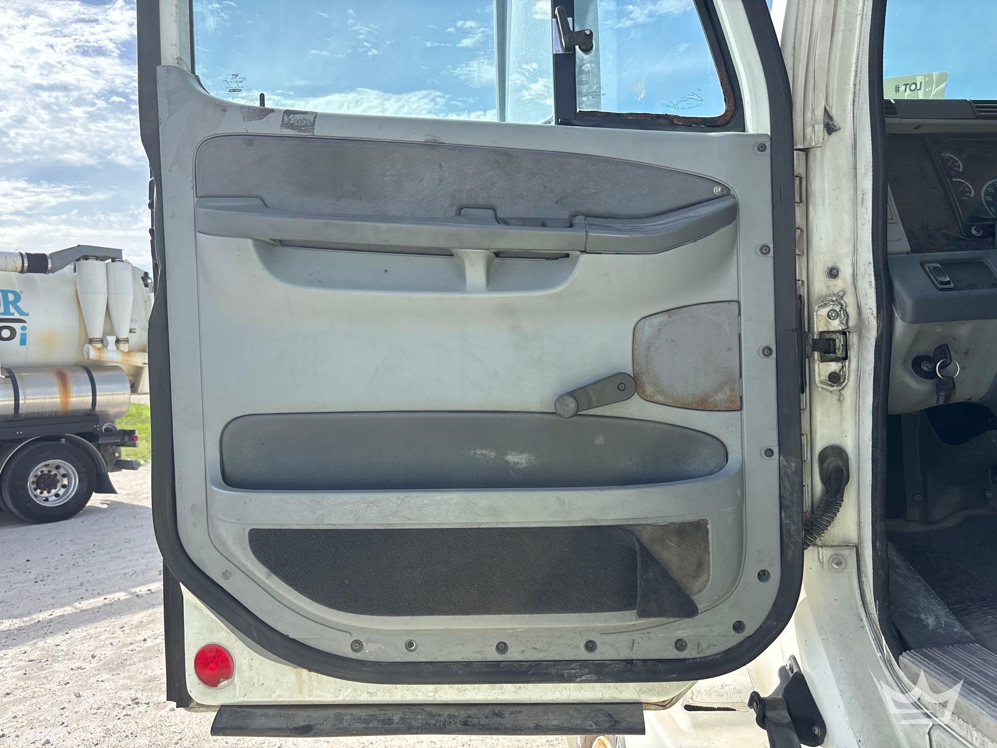 2007 Freightliner Columbia 120