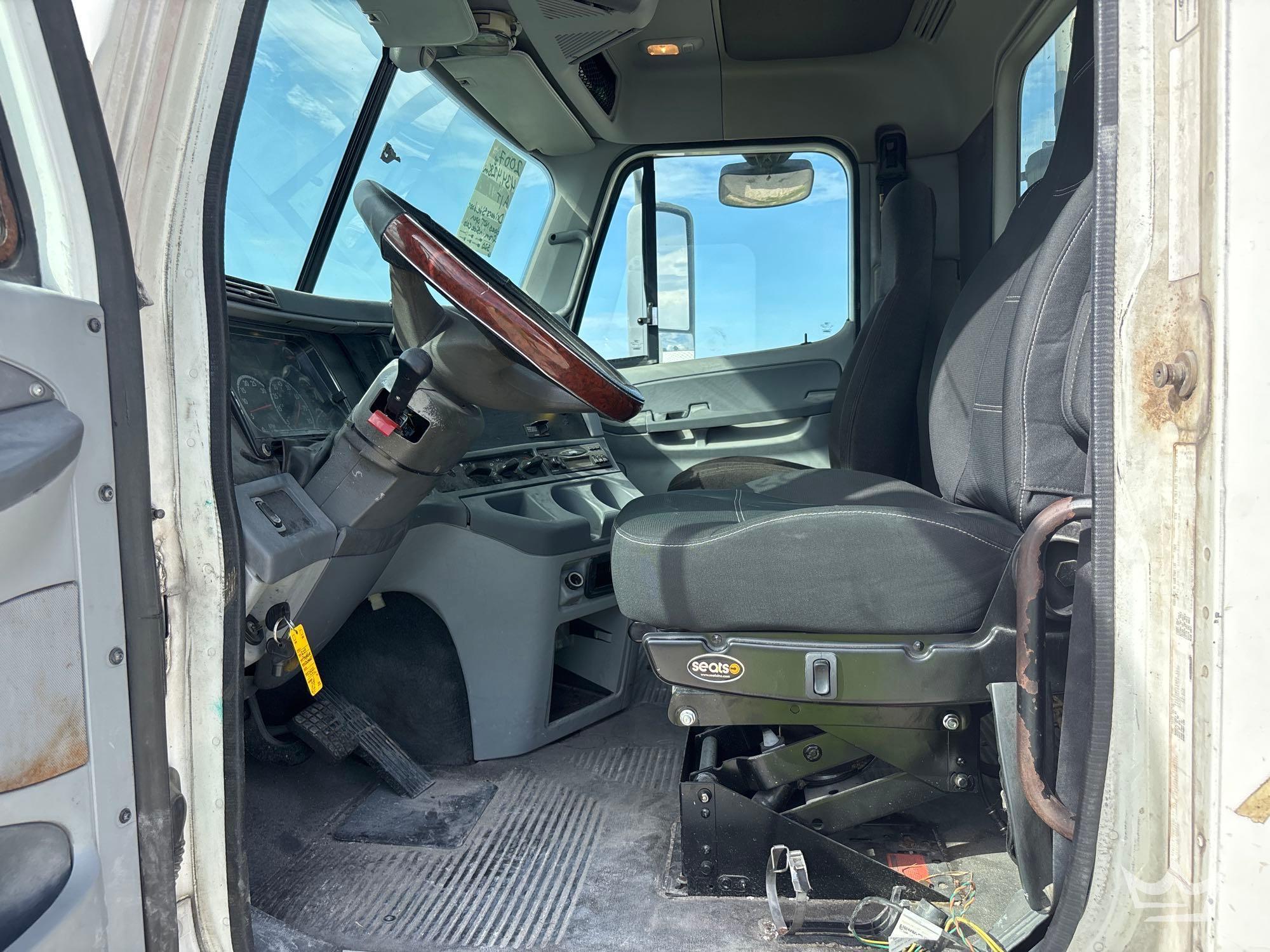 2007 Freightliner Columbia 120