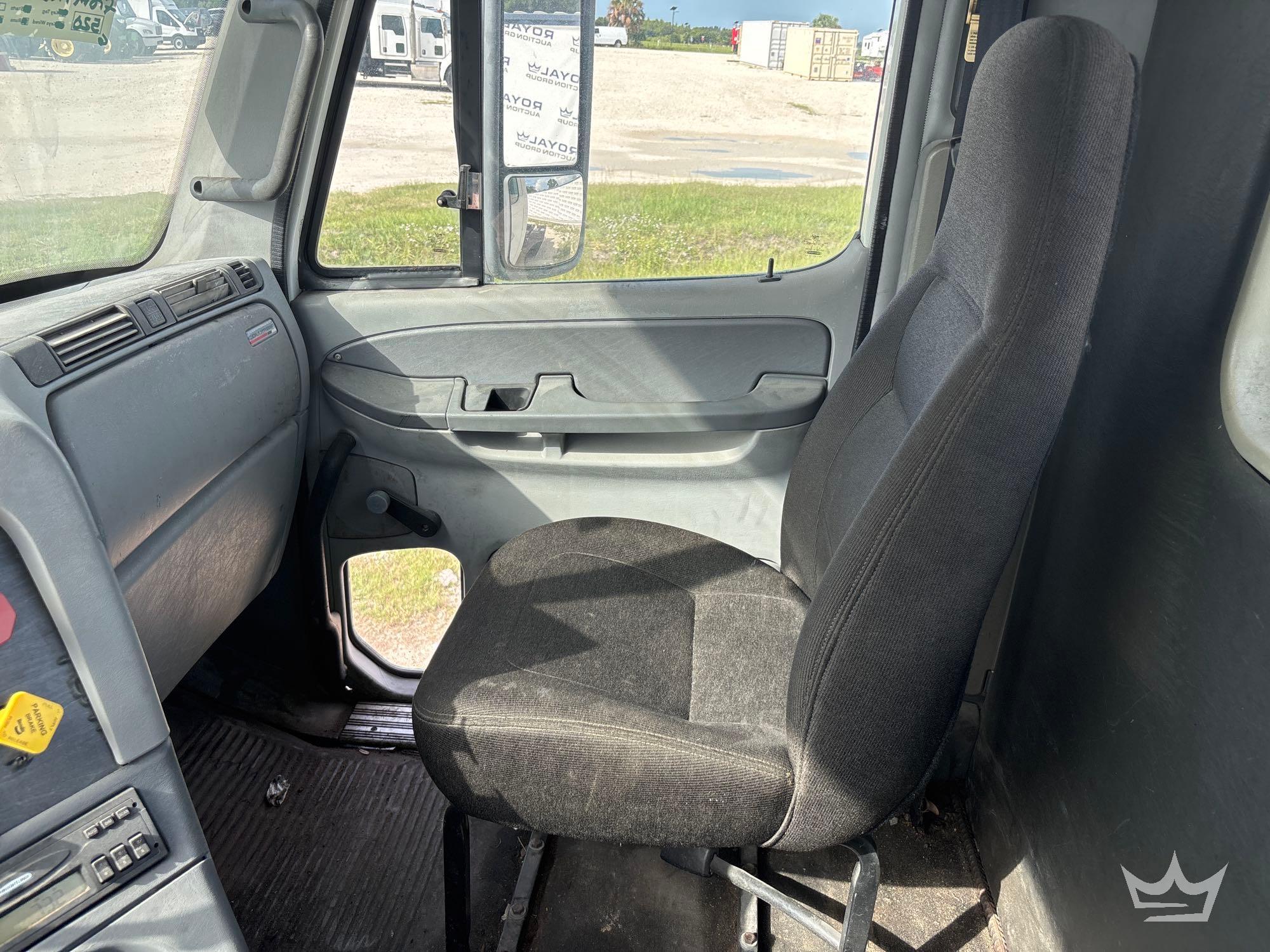2007 Freightliner Columbia 120